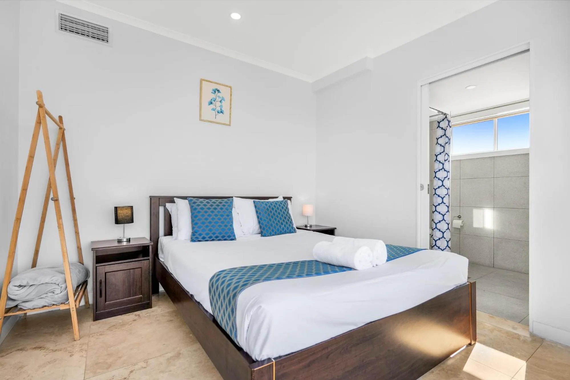 Bedroom, Bed in Lakes Resort Toukley