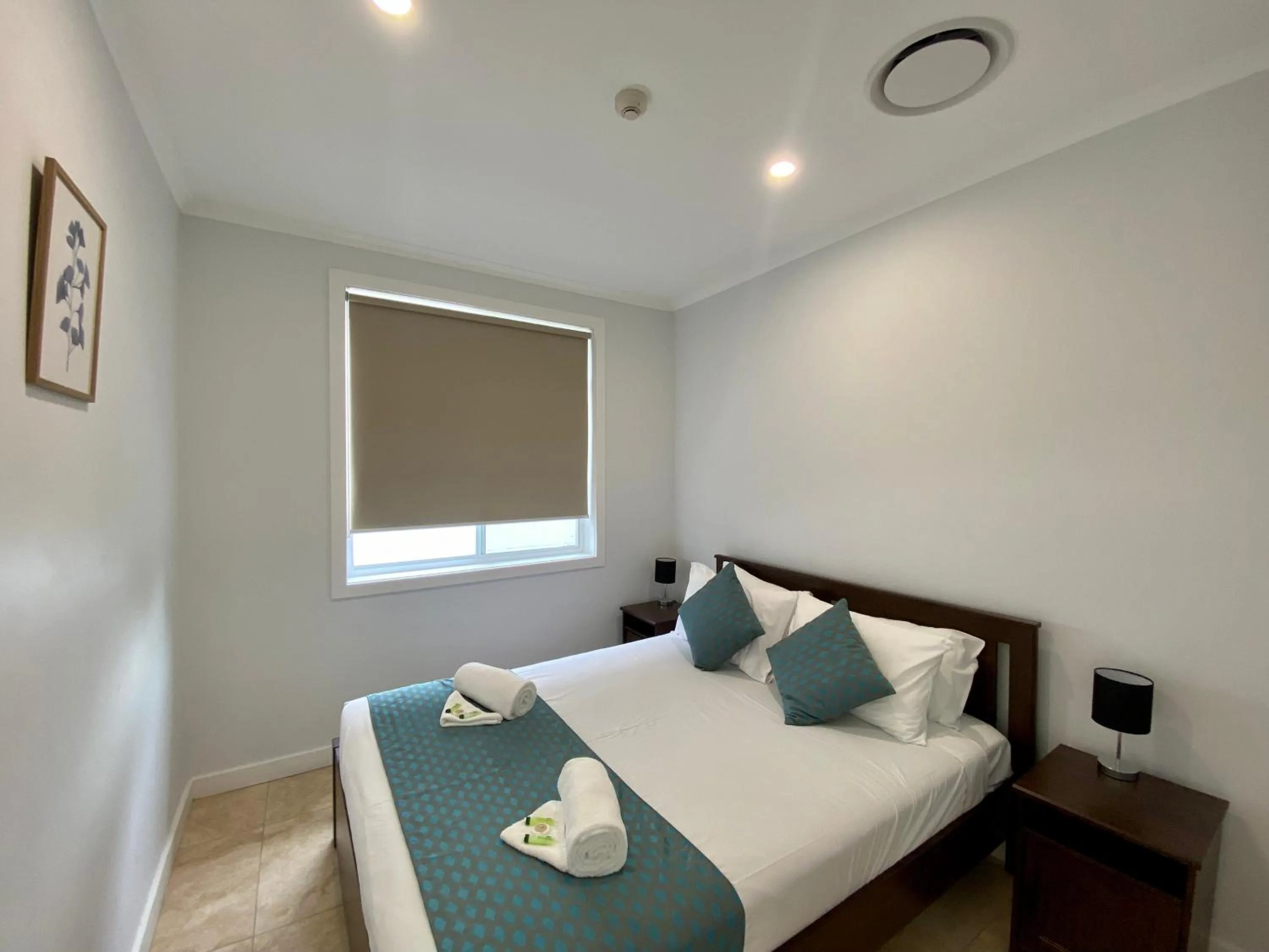 Bedroom, Bed in Lakes Resort Toukley