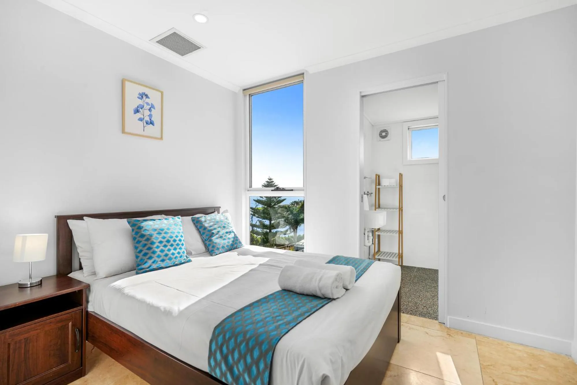 Bedroom, Bed in Lakes Resort Toukley