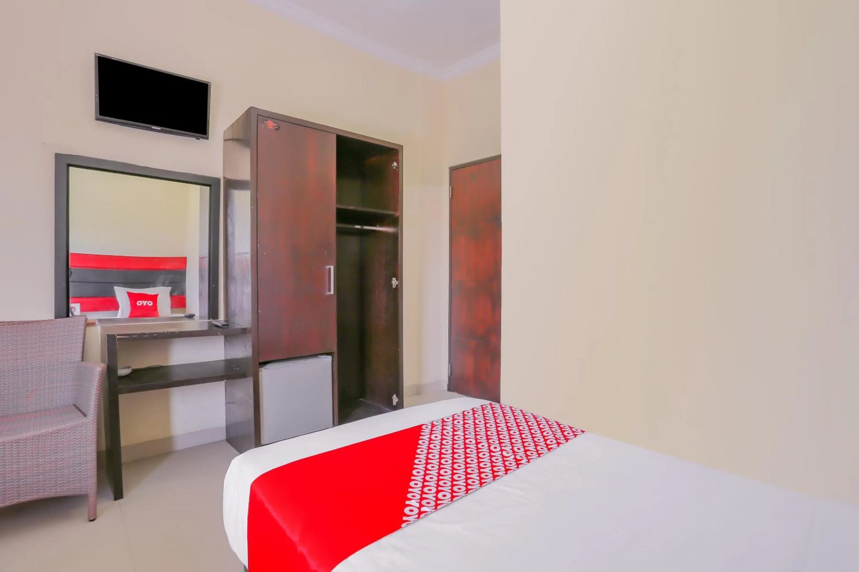 Bedroom, Bed in Hotel O Ari Beach Inn