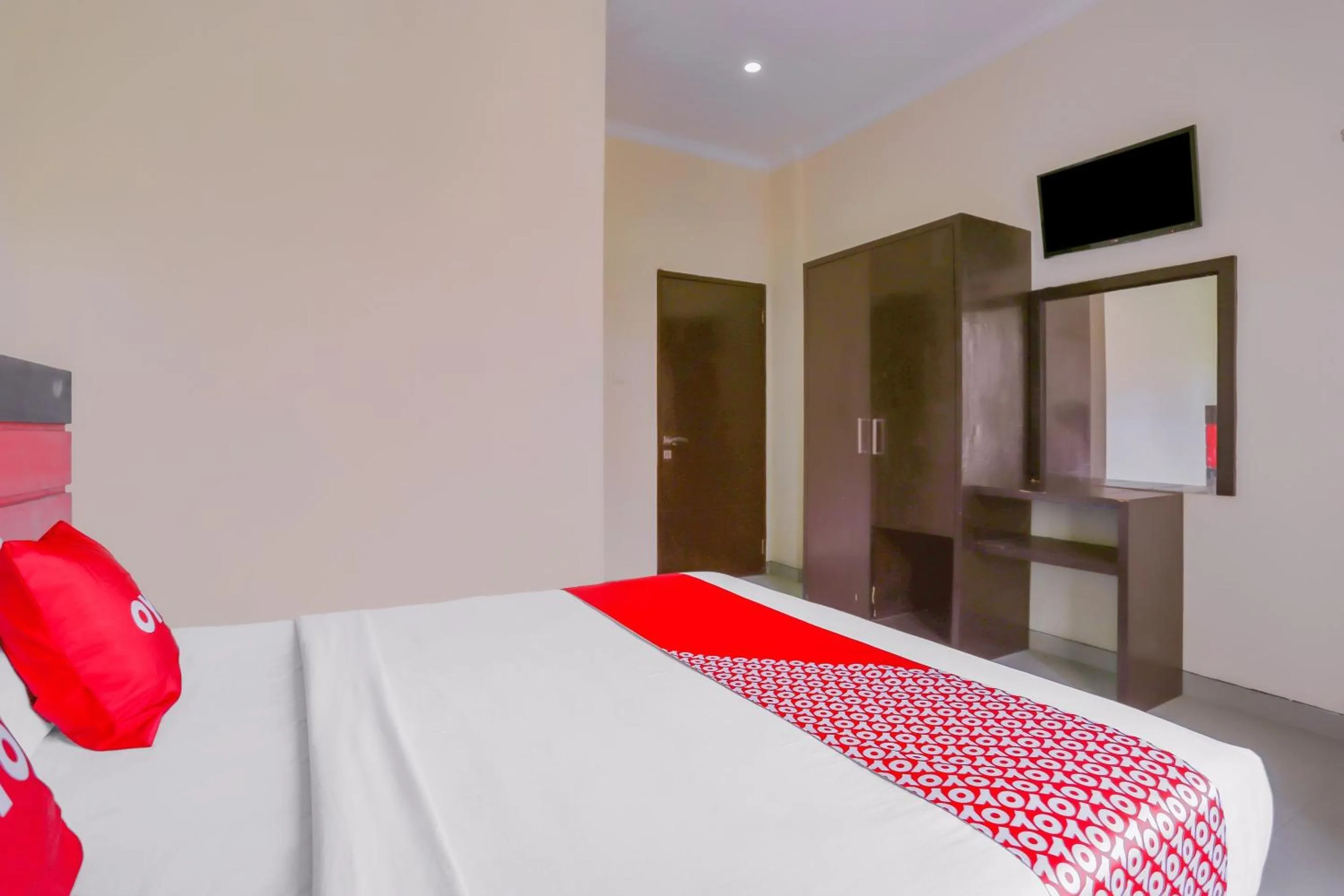 Bedroom, Bed in Hotel O Ari Beach Inn