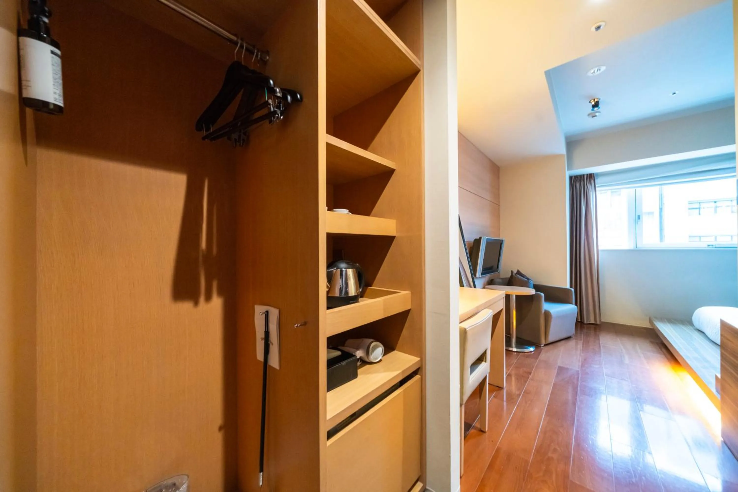 hair dresser, Bed in KOKO HOTEL Fukuoka Tenjin