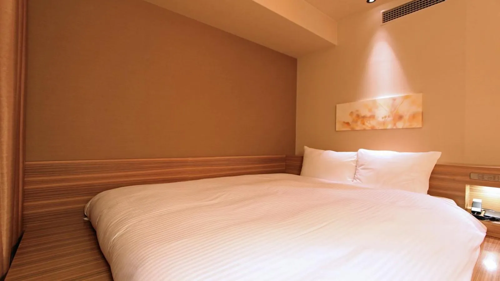 Bed in KOKO HOTEL Fukuoka Tenjin