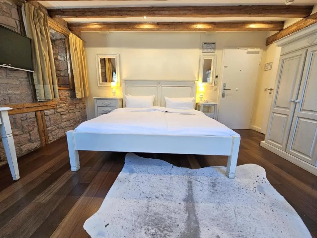 Bed in Hotel Villa Marstall