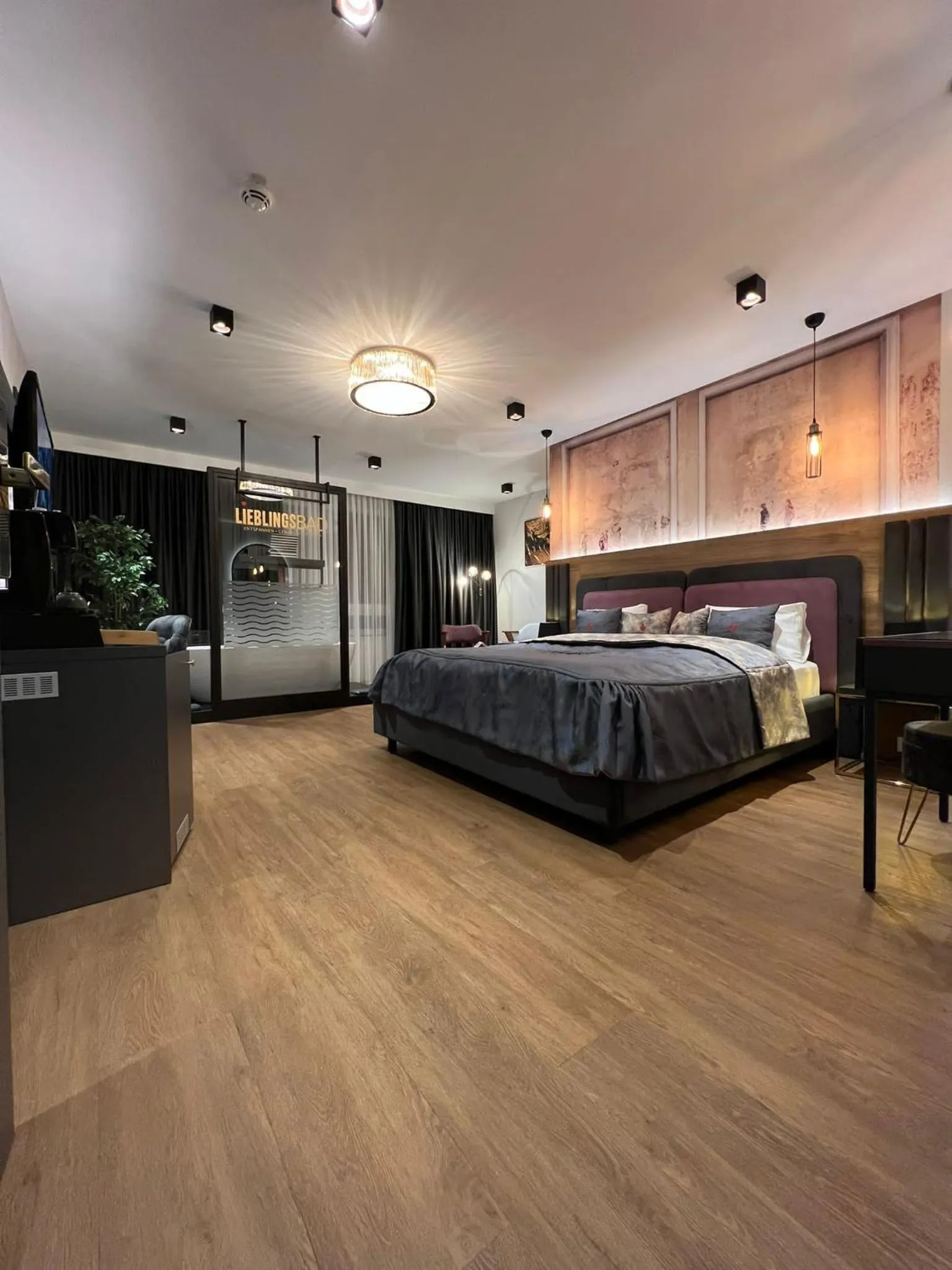 Photo of the whole room, Bed in Design Hotel Winterrot