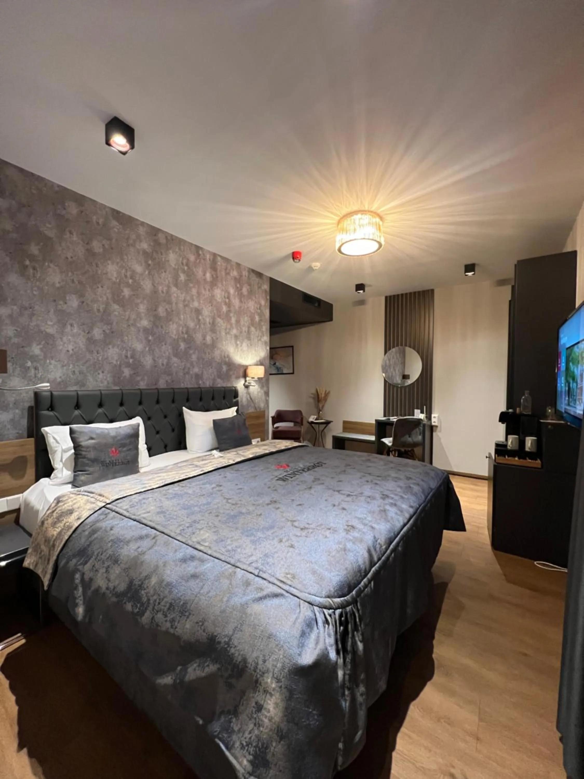 Photo of the whole room, Bed in Design Hotel Winterrot