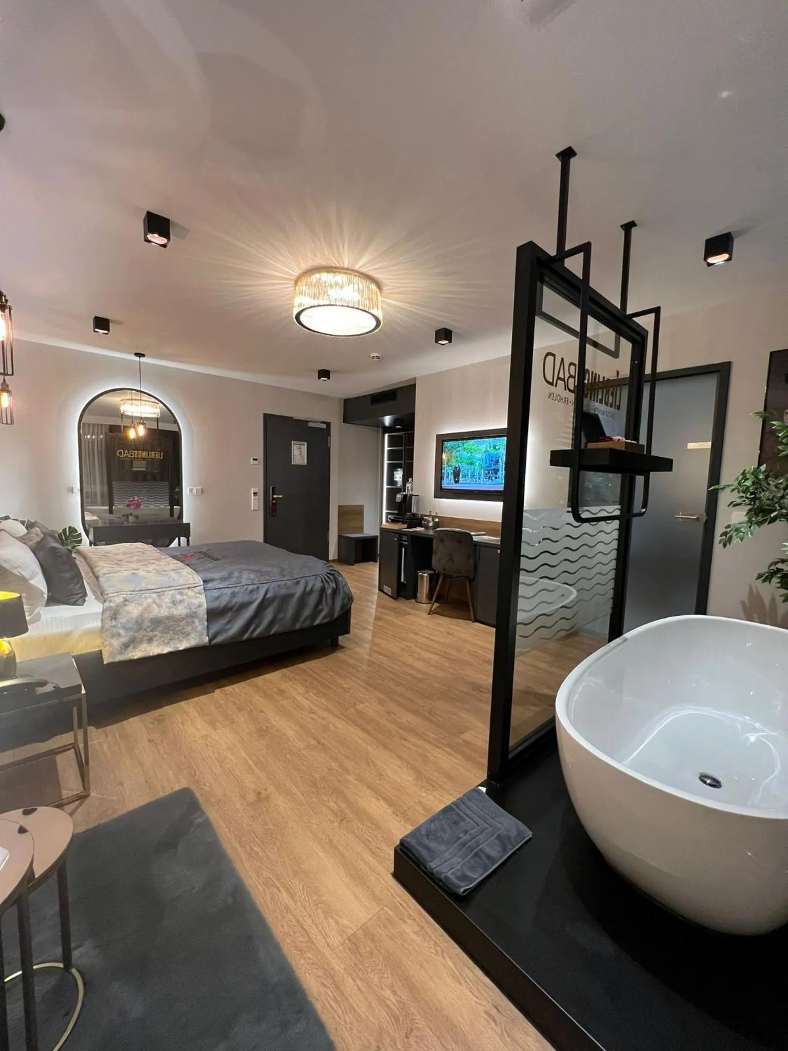 Photo of the whole room, Bed in Design Hotel Winterrot