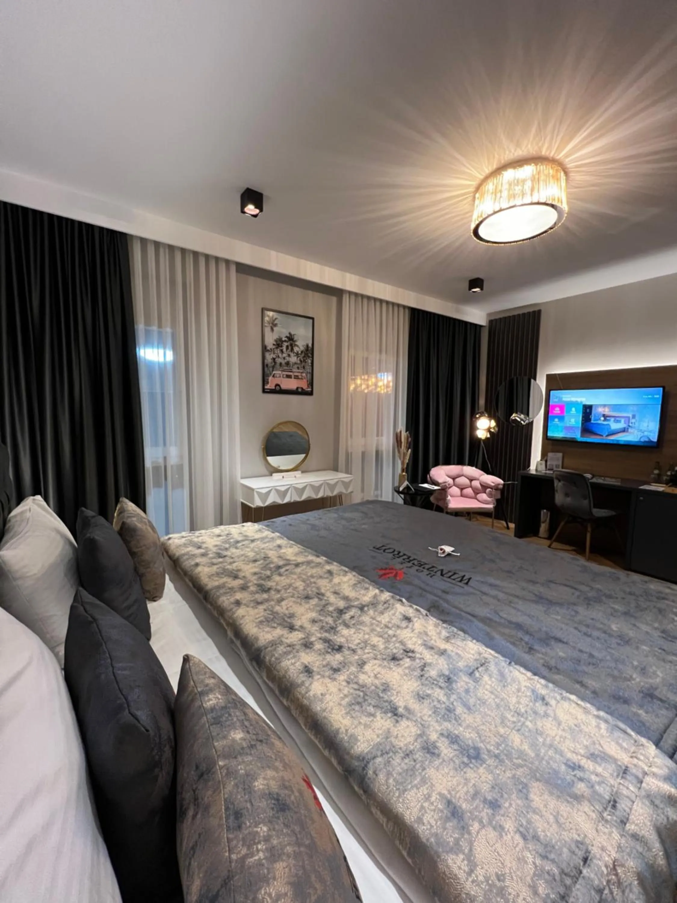 Photo of the whole room, Bed in Design Hotel Winterrot