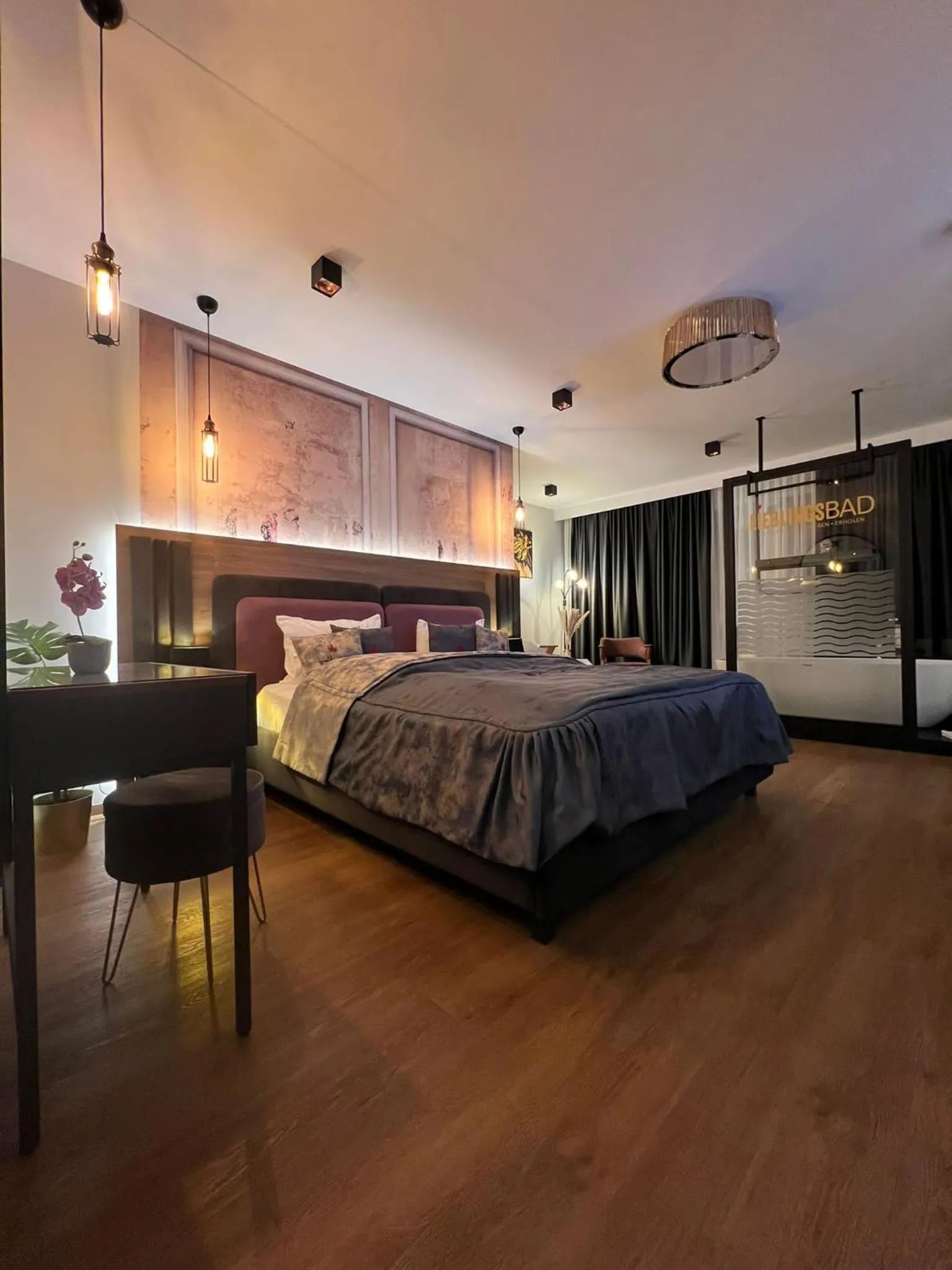 Photo of the whole room, Bed in Design Hotel Winterrot