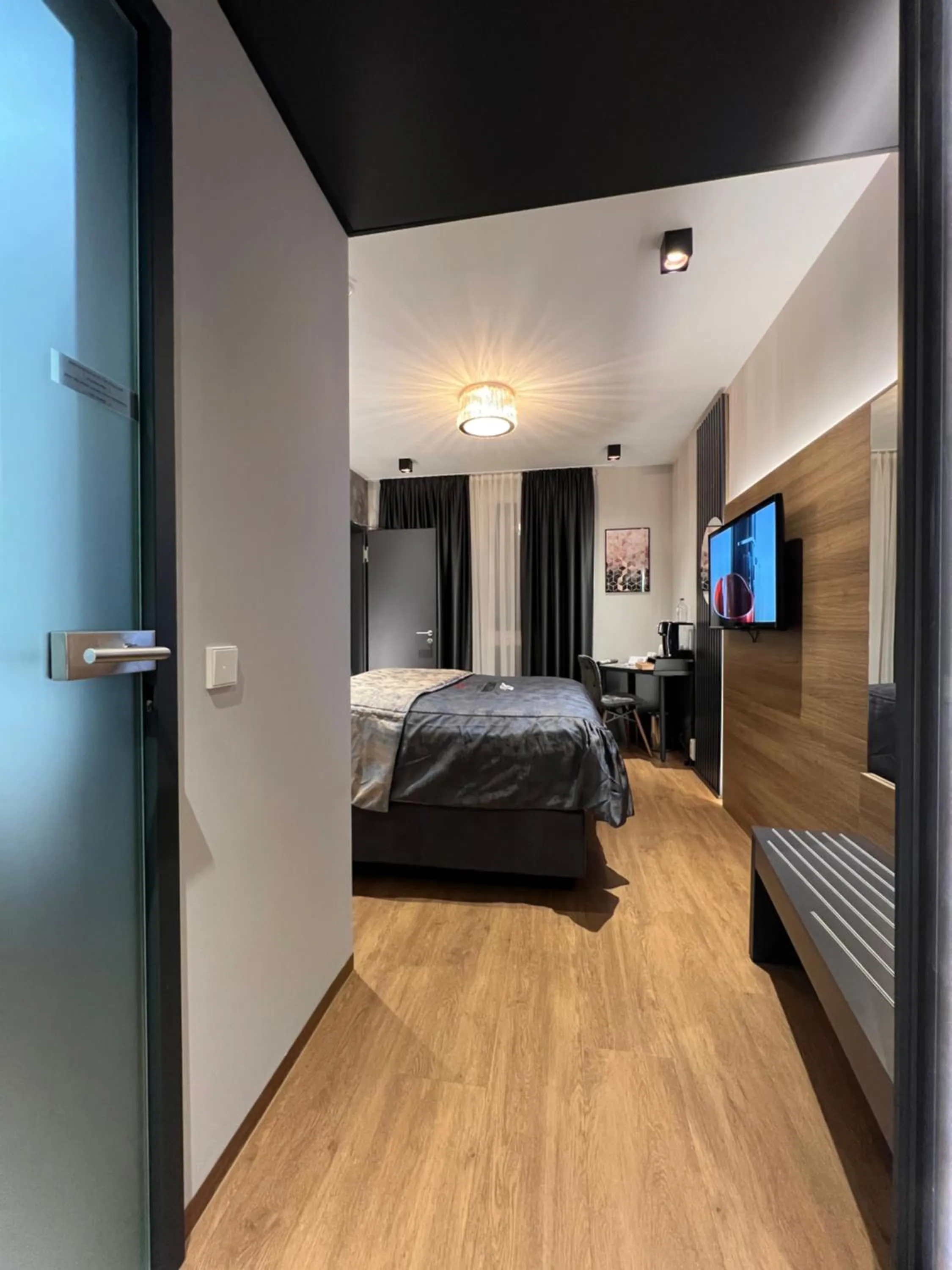 Photo of the whole room, Bed in Design Hotel Winterrot