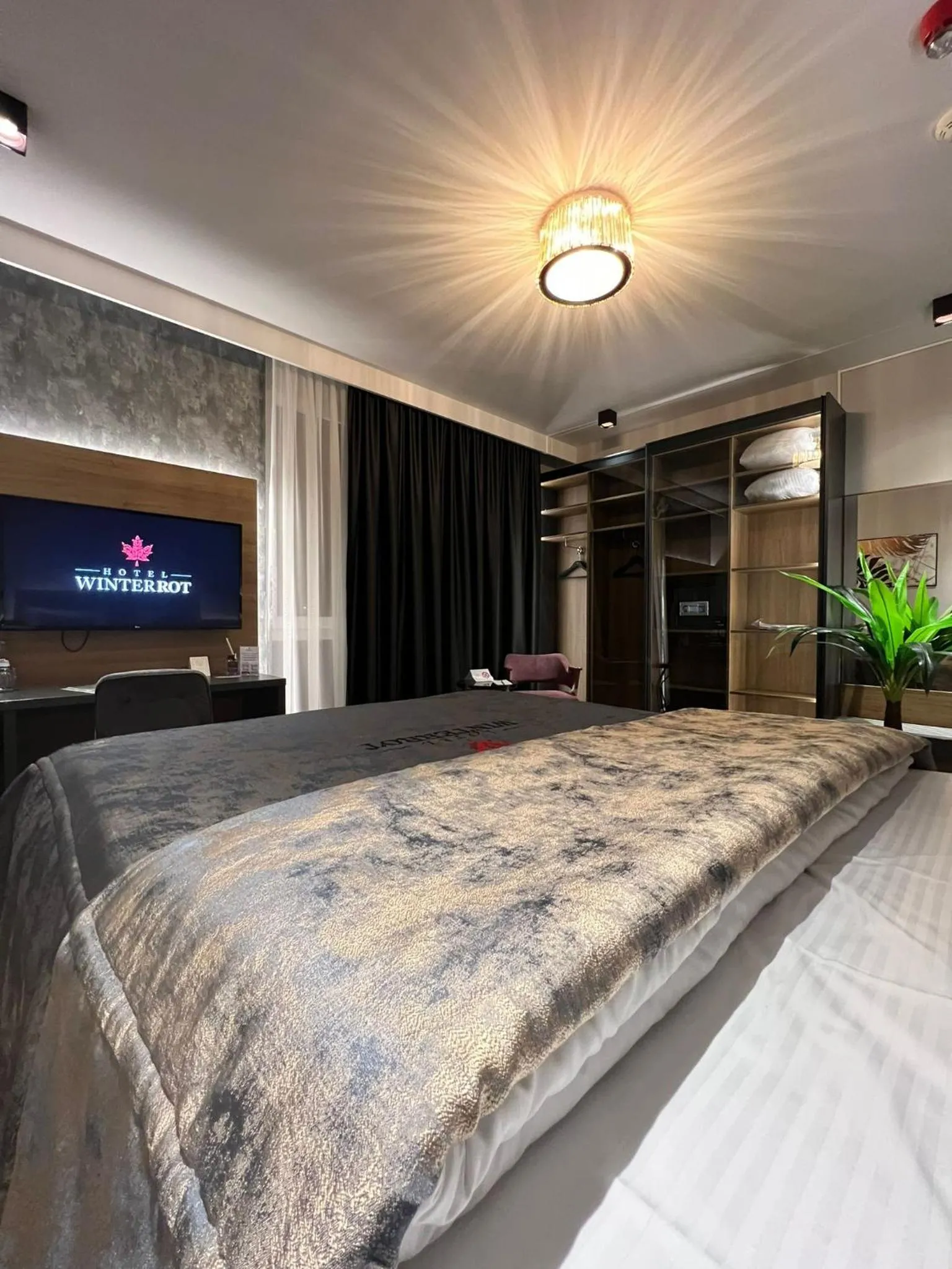 Photo of the whole room, Bed in Design Hotel Winterrot