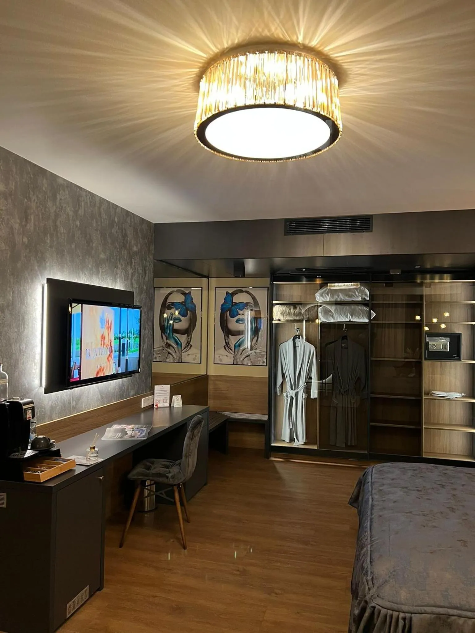 Photo of the whole room, Bed in Design Hotel Winterrot