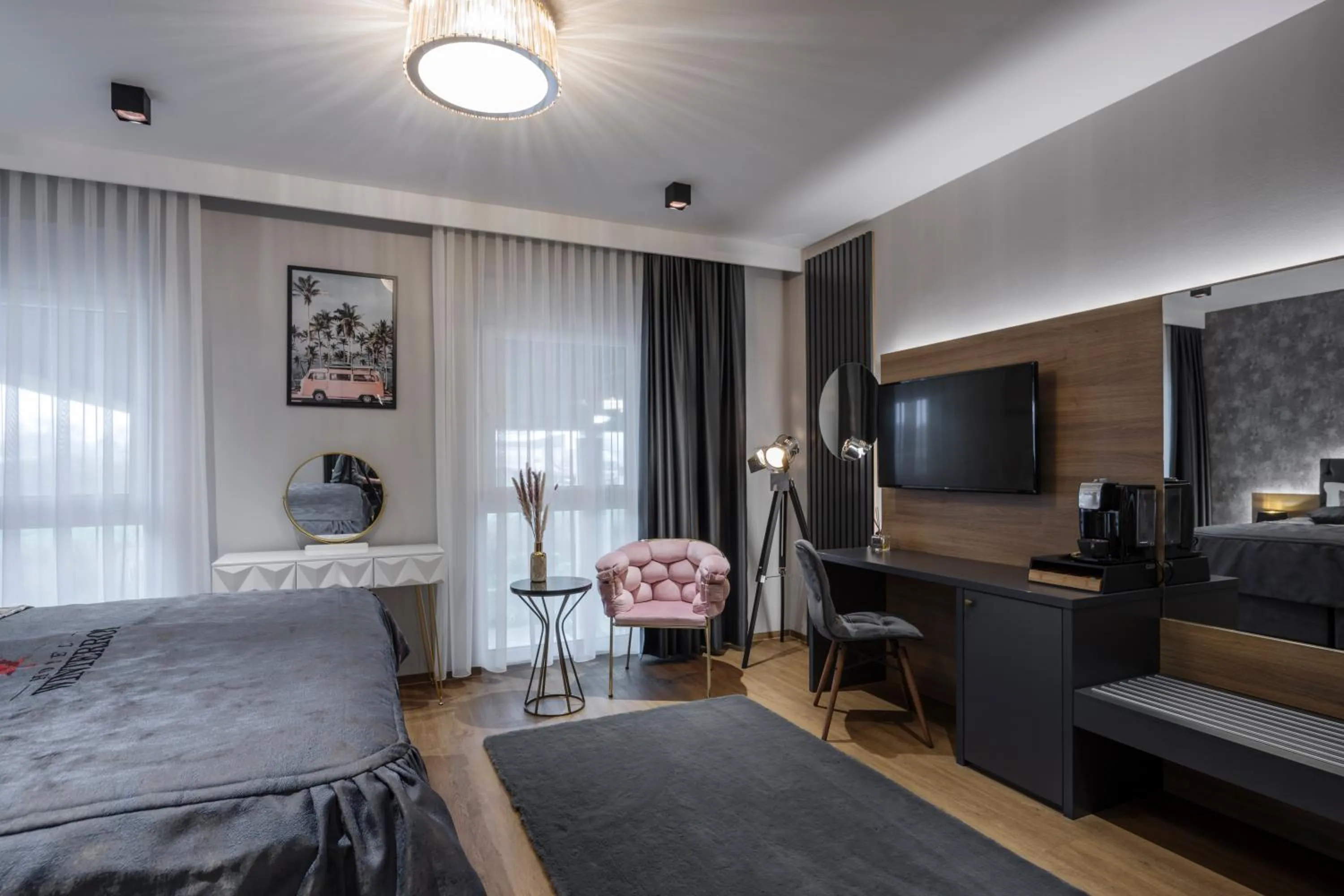 Photo of the whole room, Bed in Design Hotel Winterrot