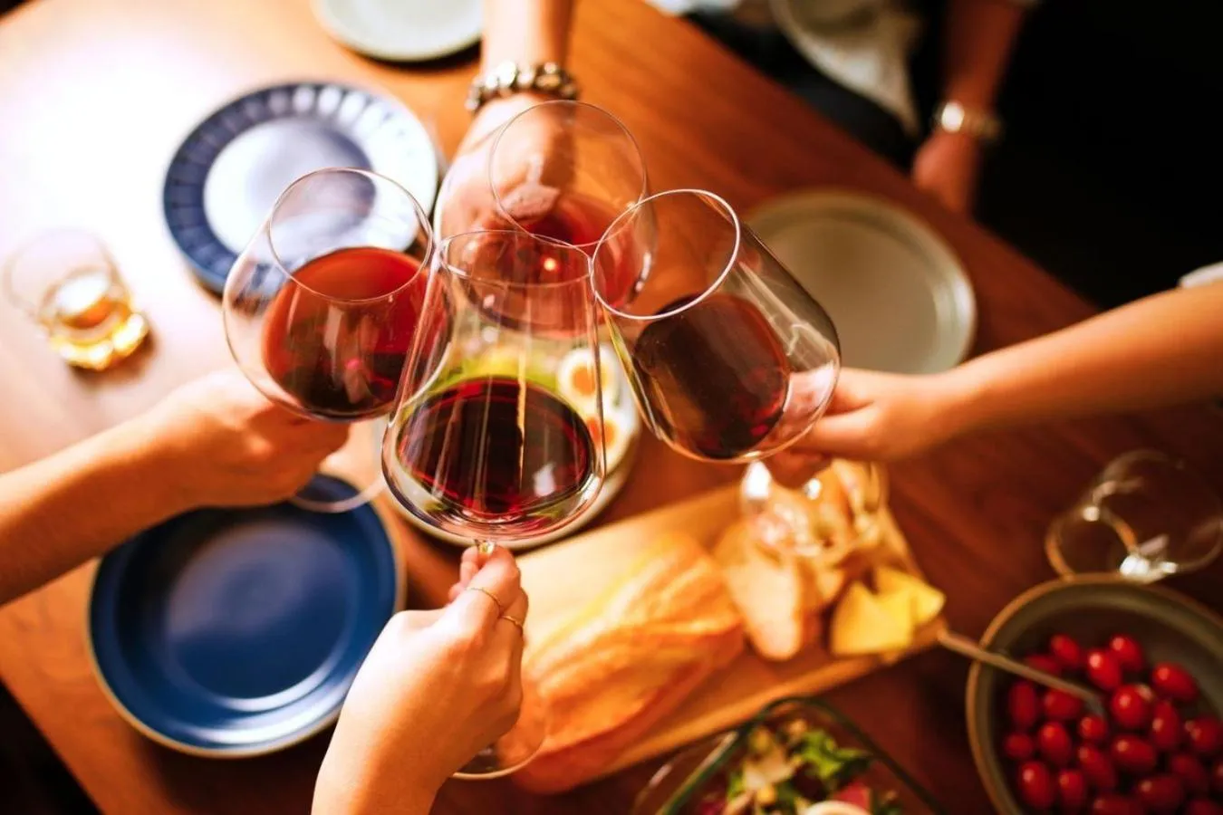 Dining area in 20 PIECES