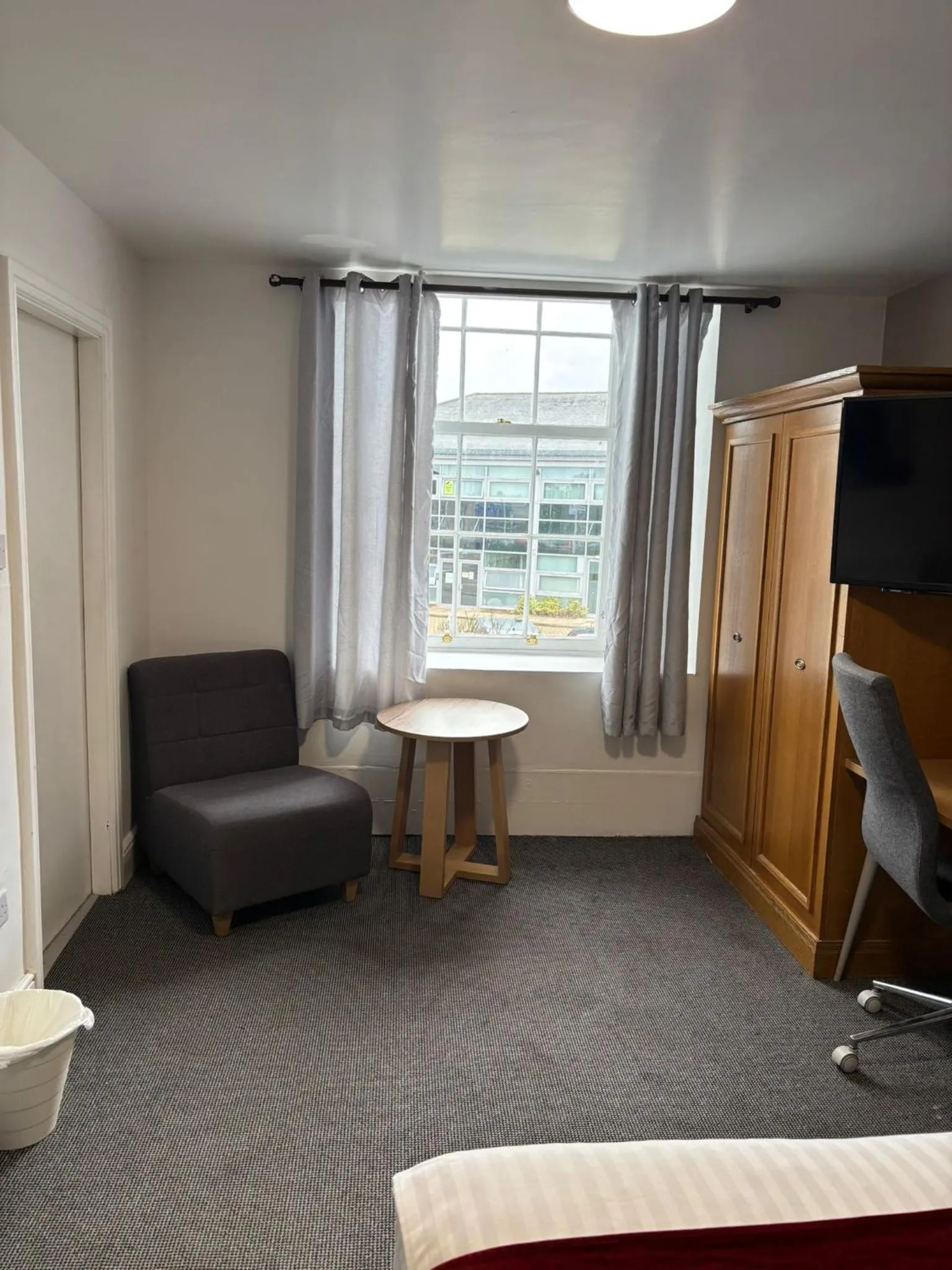 Photo of the whole room in Midlands Hotel