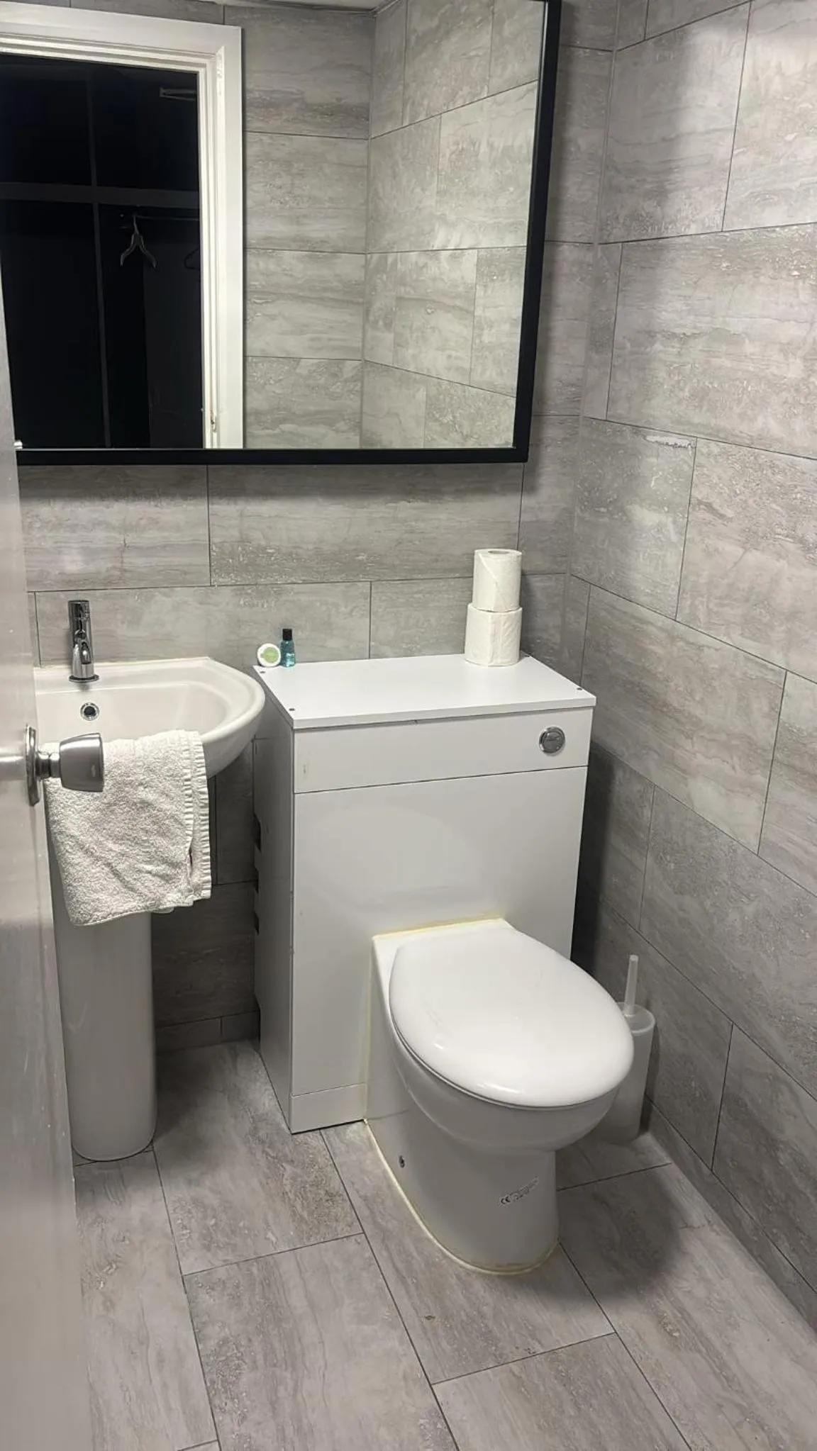 Bathroom in Midlands Hotel