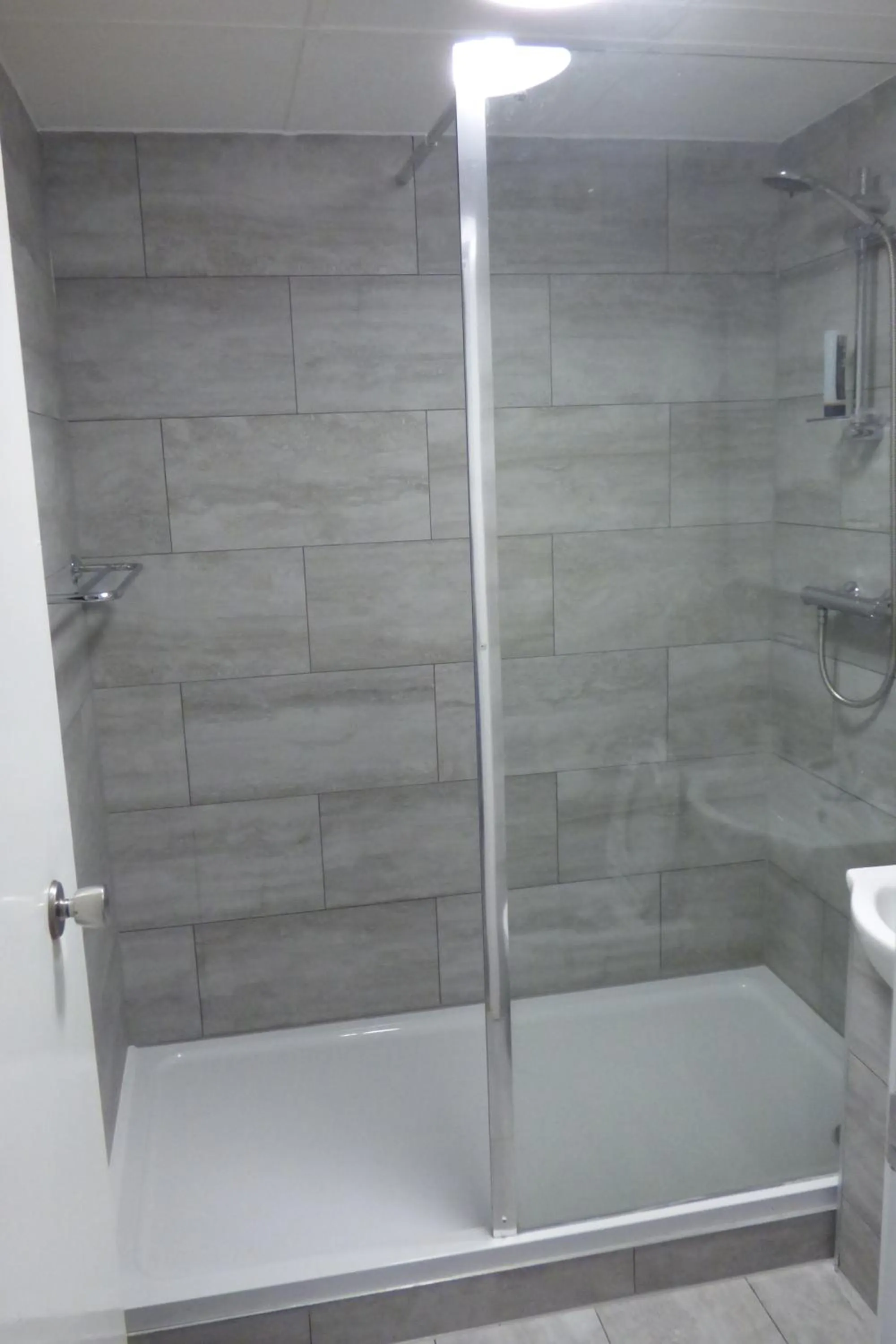 Shower in Midlands Hotel