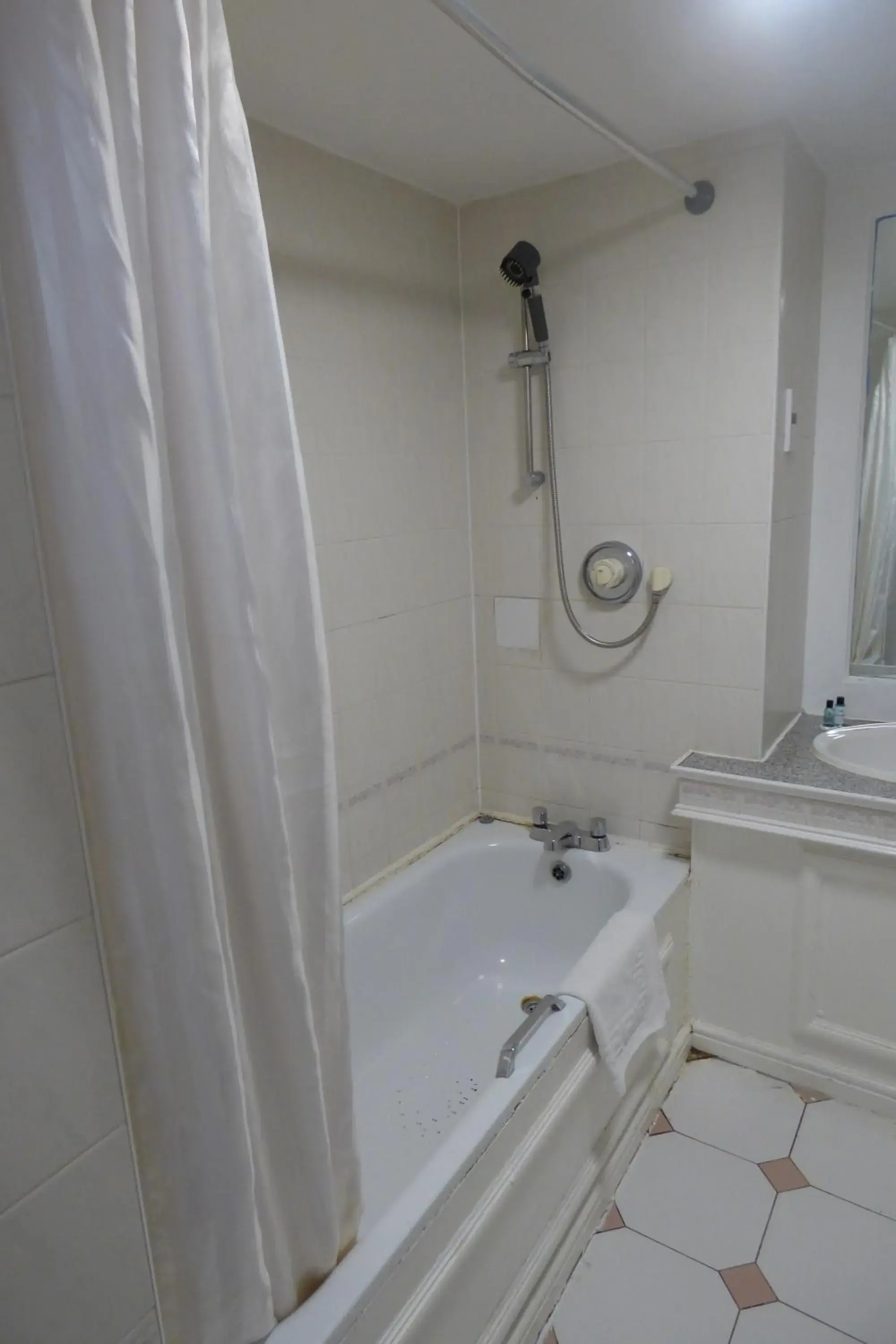 Standard Twin Room in Midlands Hotel Standard Twin Room in Midlands Hotel