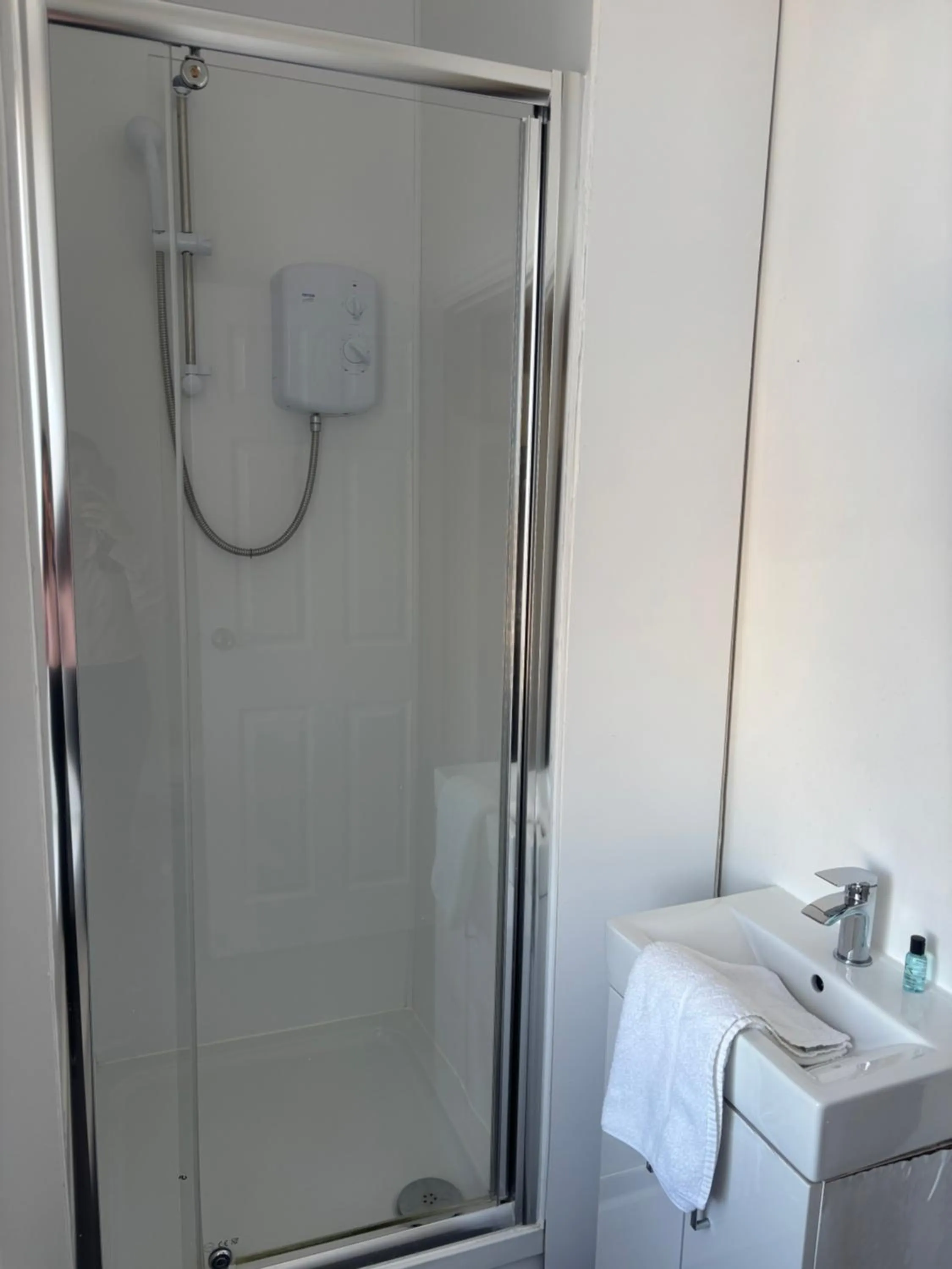 Bathroom in Midlands Hotel