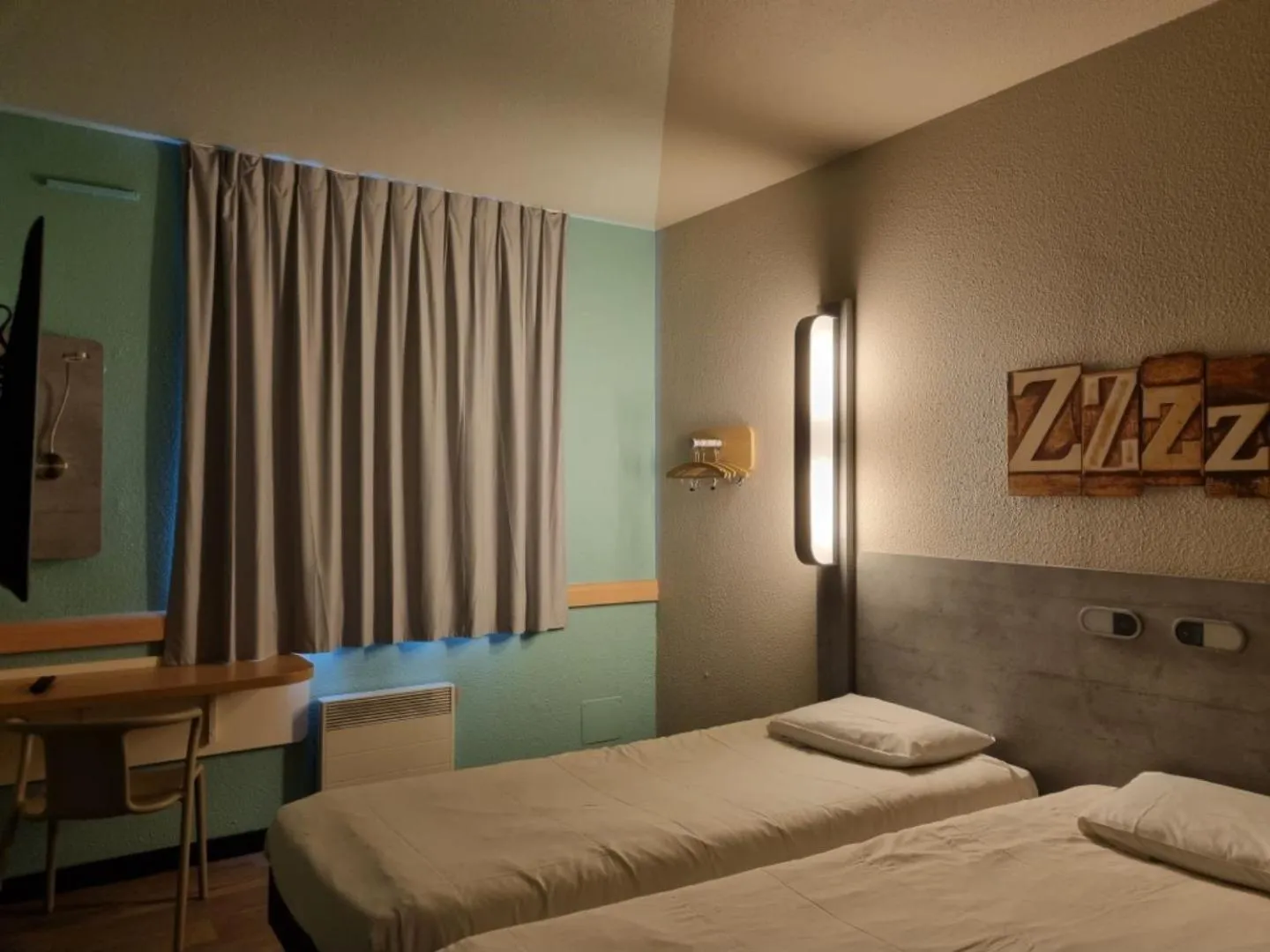 Bed in ibis budget Albertville