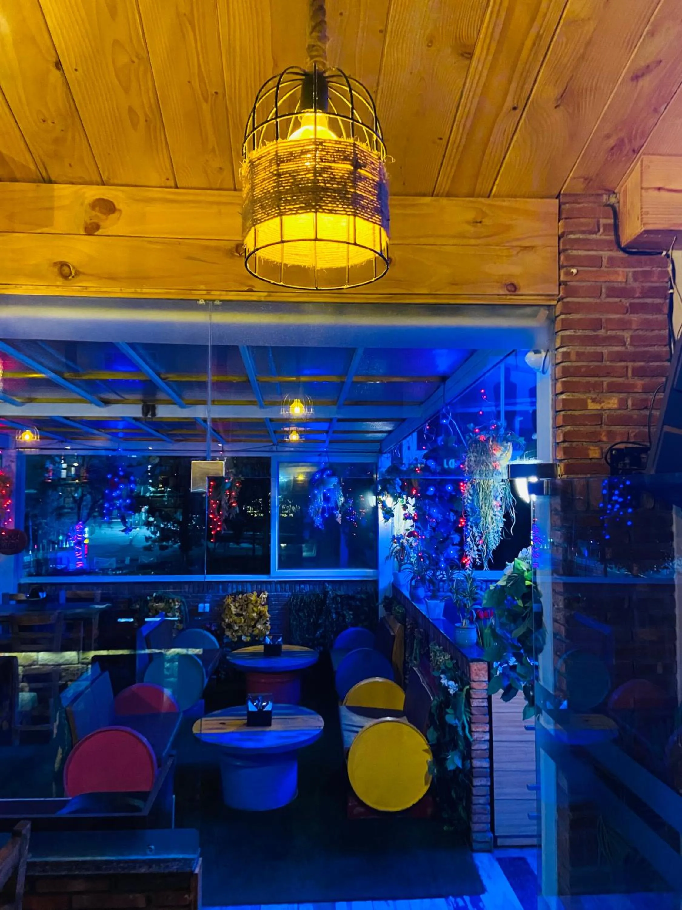 Restaurant/places to eat in HOTEL HILL VIEW