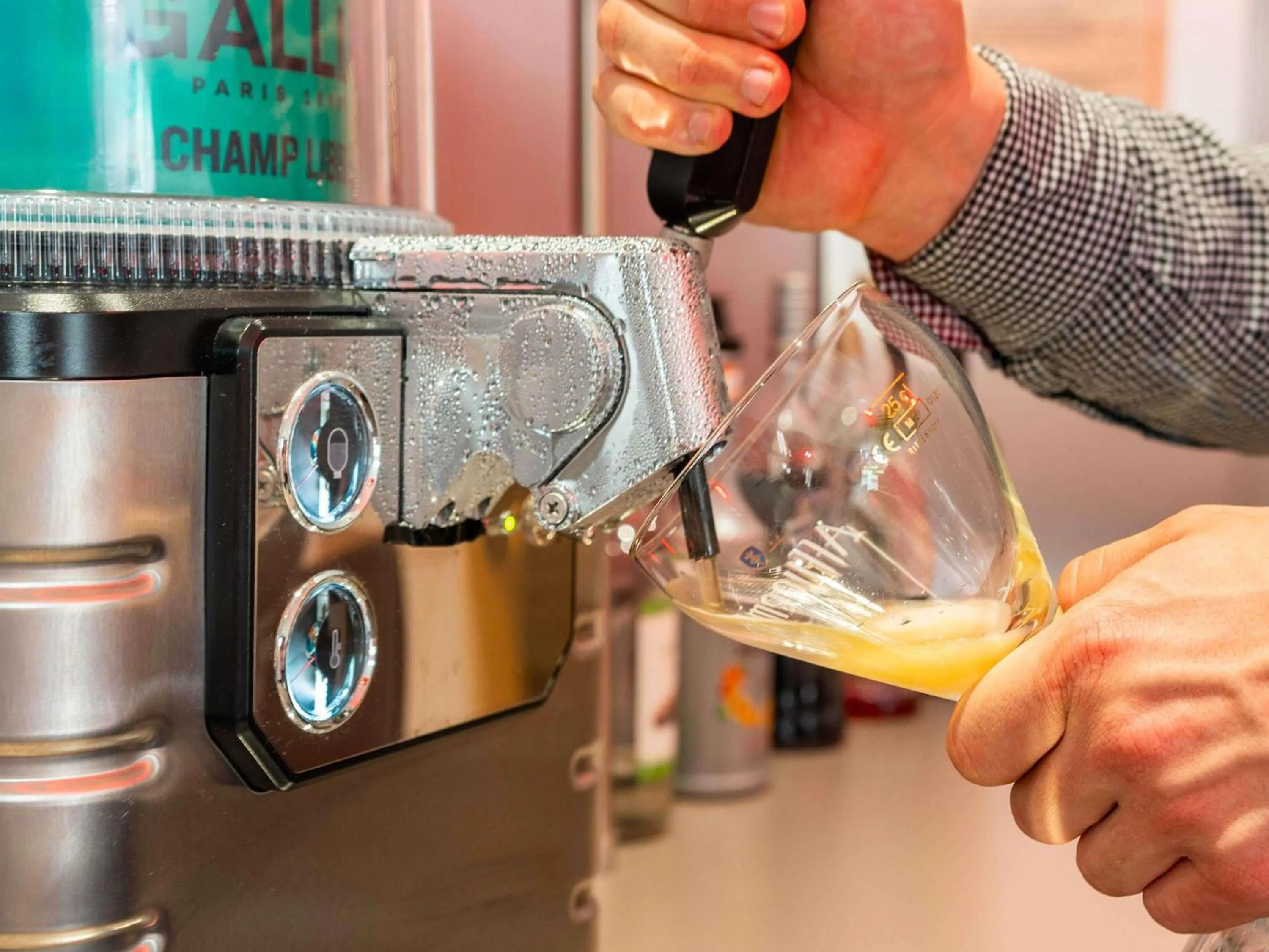 Lounge or bar in Hôtel Ibis Cognac Centre