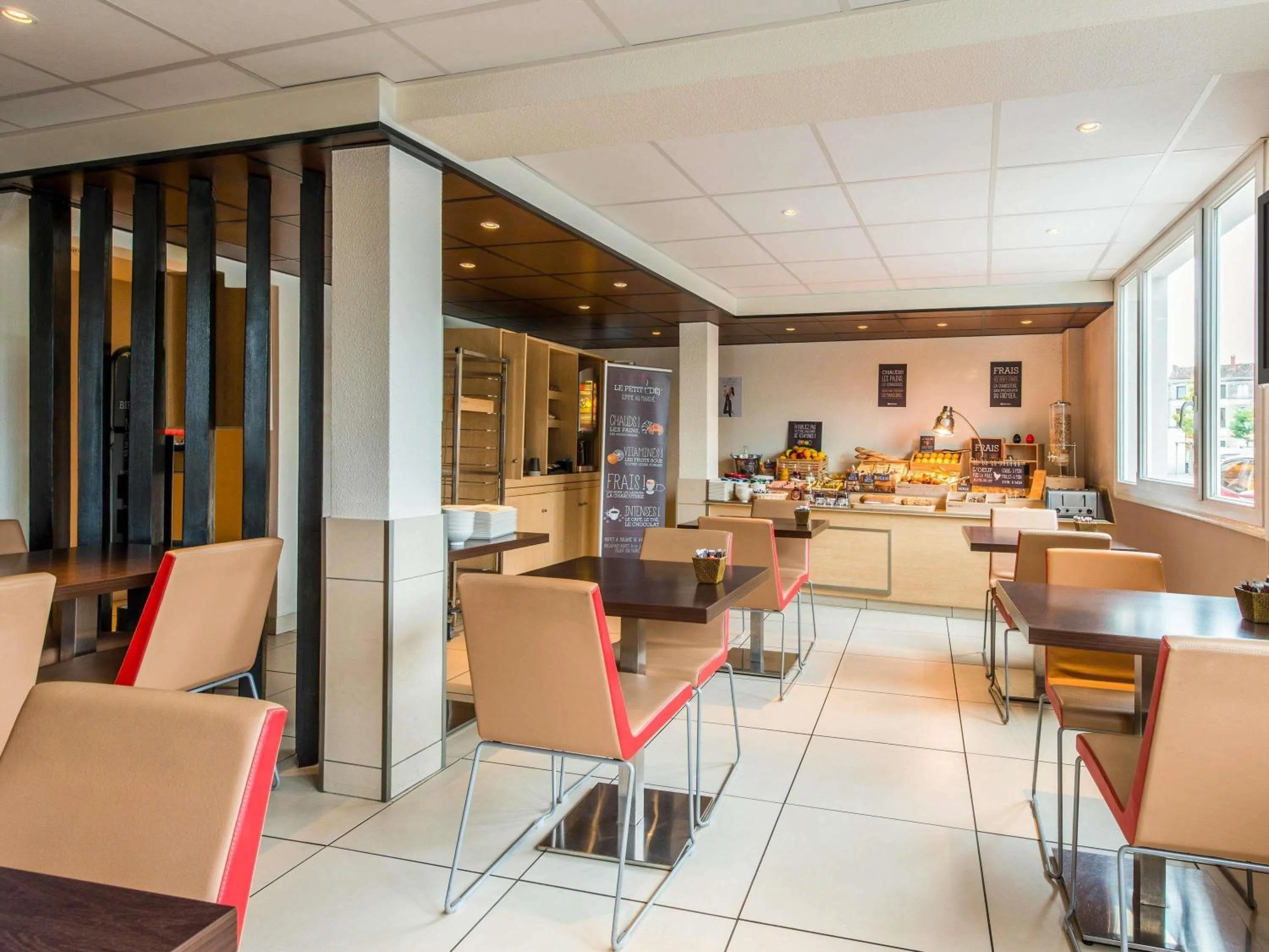 Breakfast in Hôtel Ibis Cognac Centre