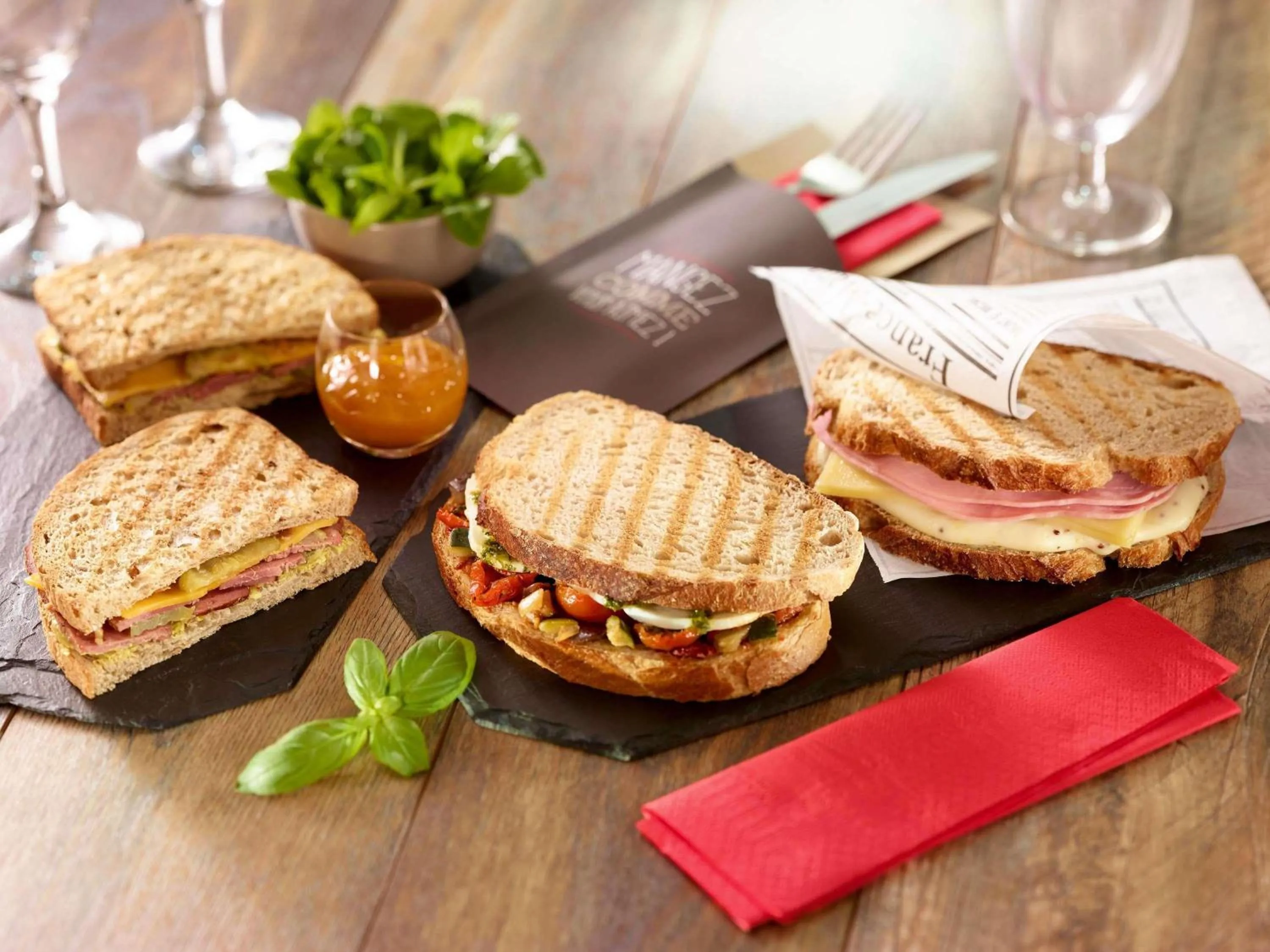 Lounge or bar in Hôtel Ibis Cognac Centre