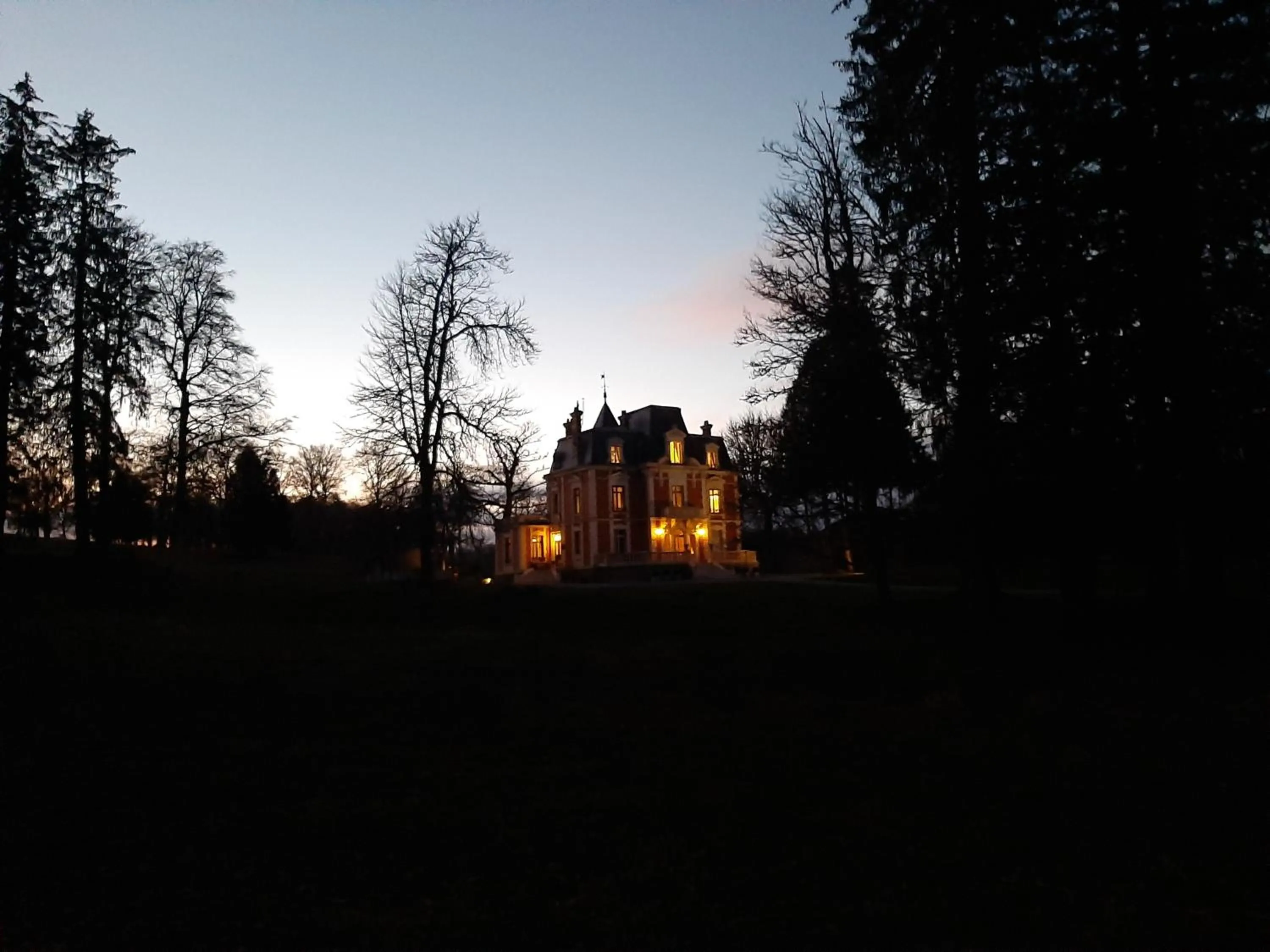 Property building in Chateau Sourliavoux, appartement en chambres d'hôtes