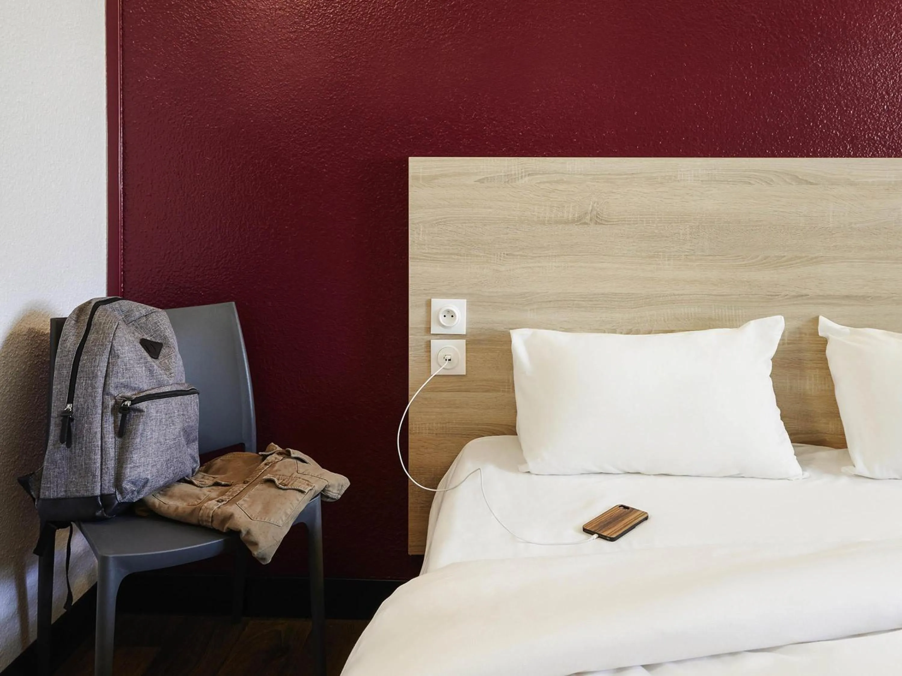 Bedroom, Bed in HôtelF1 Angoulême