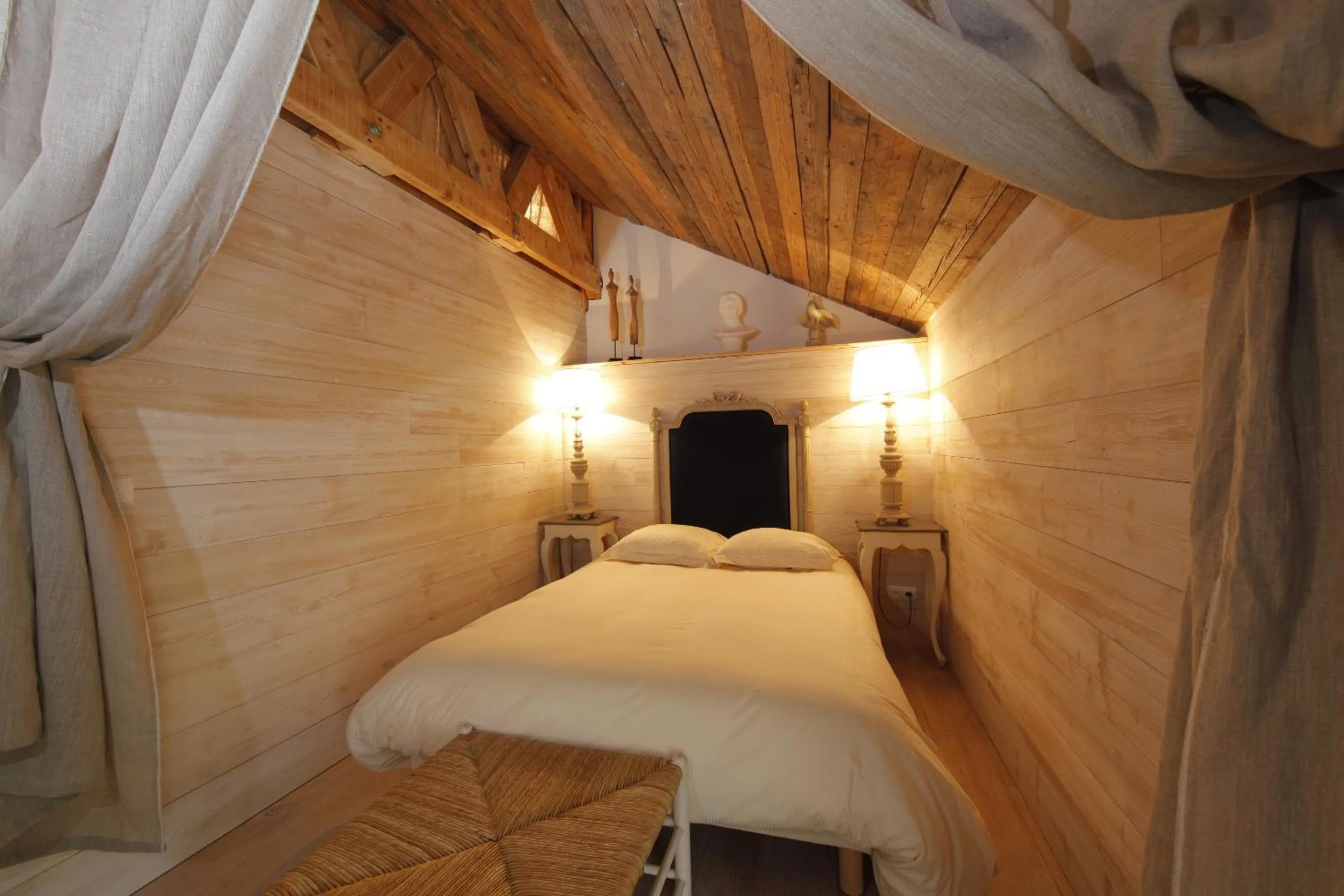 Bedroom in L'annexe du chateau des Girards