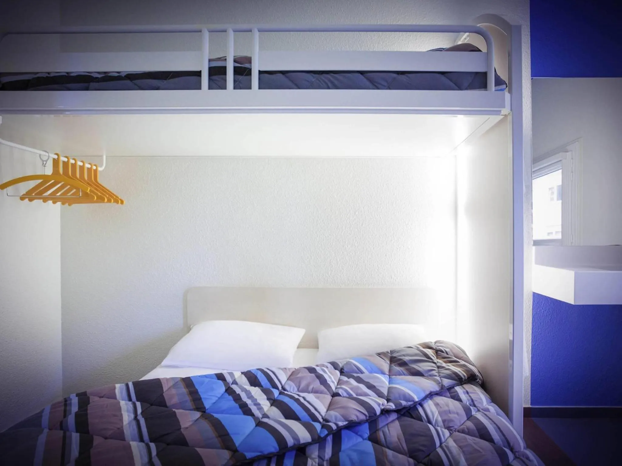 Bedroom, Bed in hotelF1 Lyon Gerland Vénissieux