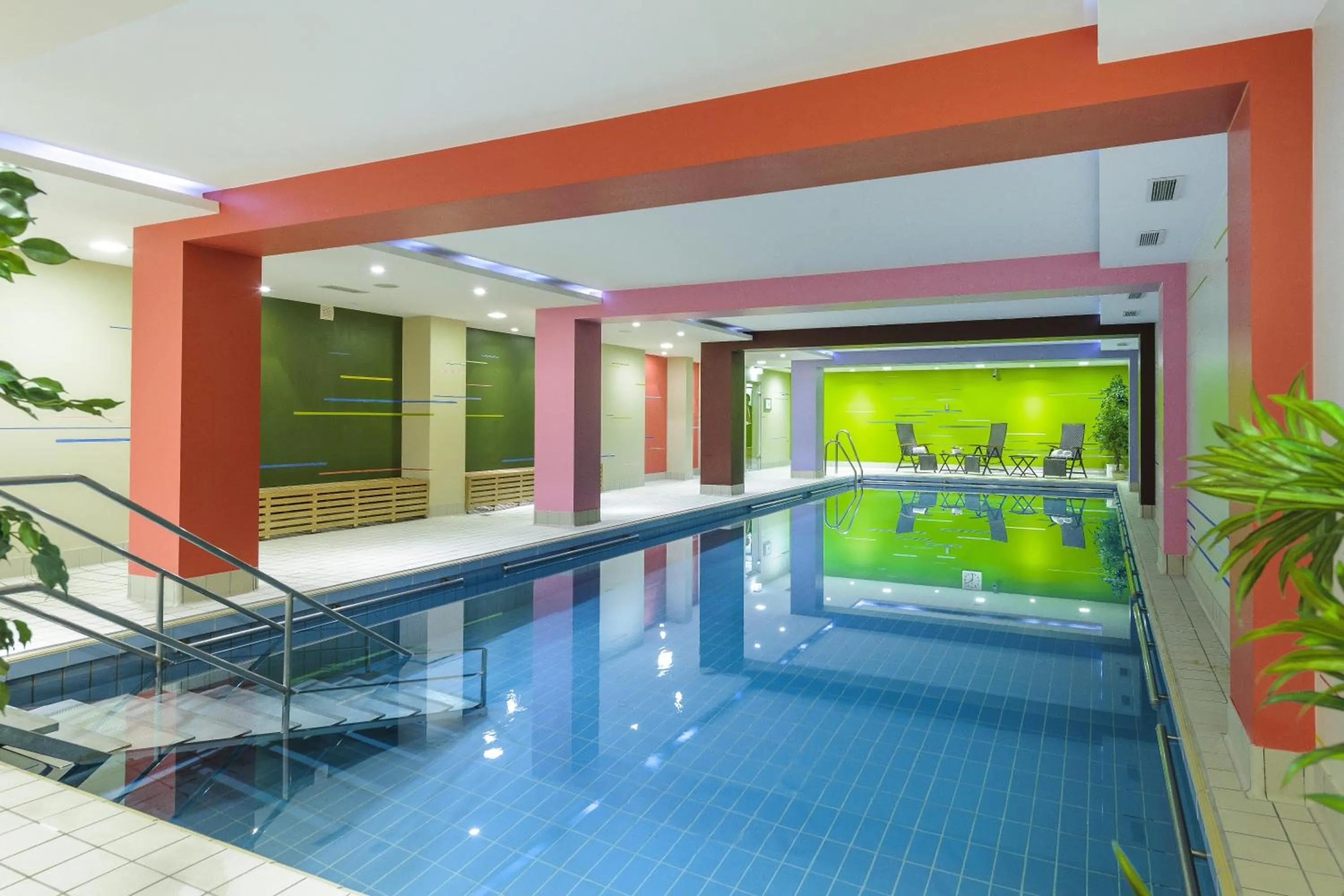Swimming pool in Mercure Hotel Koeln Belfortstrasse