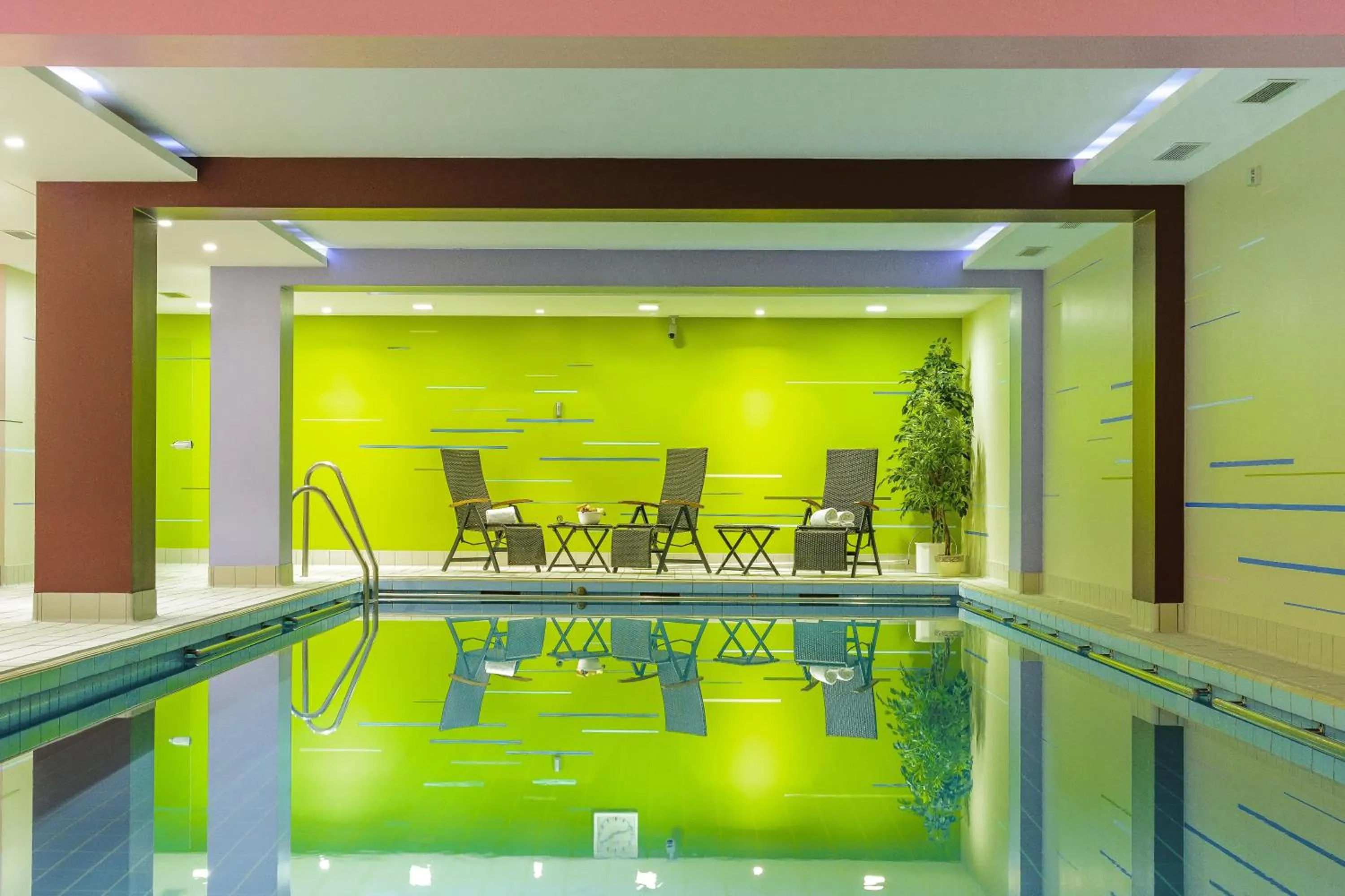 Swimming pool in Mercure Hotel Koeln Belfortstrasse