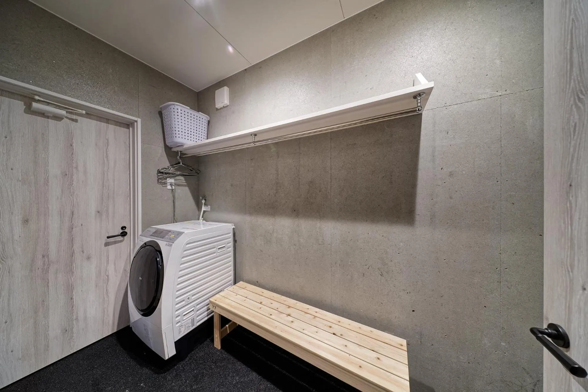 microwave in Cherrywoods Place by Hakuba White Fox Company