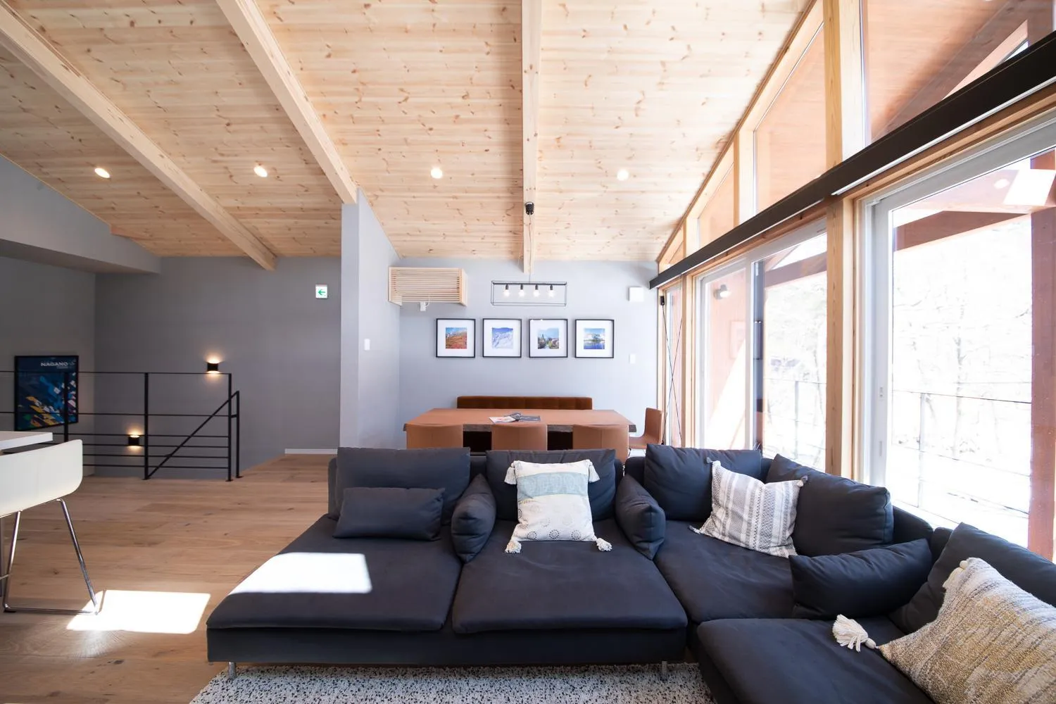 Living room in Cherrywoods Place by Hakuba White Fox Company