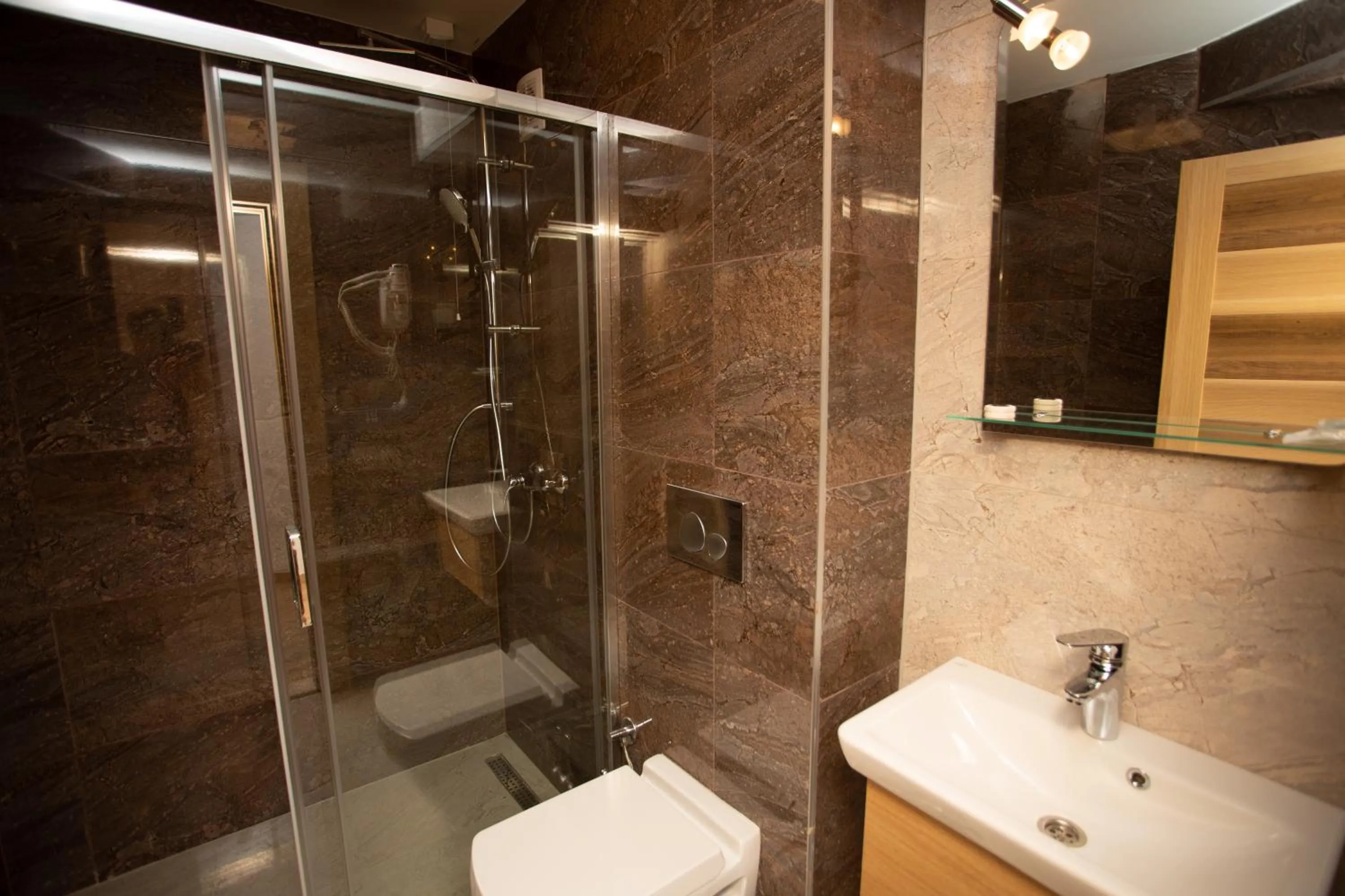 Shower in Hotel Vrbak ND