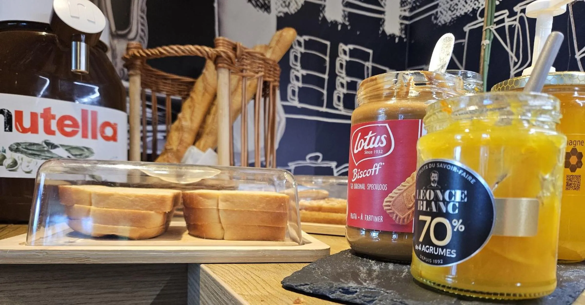 Food and drinks in ibis budget Clermont Ferrand Sud