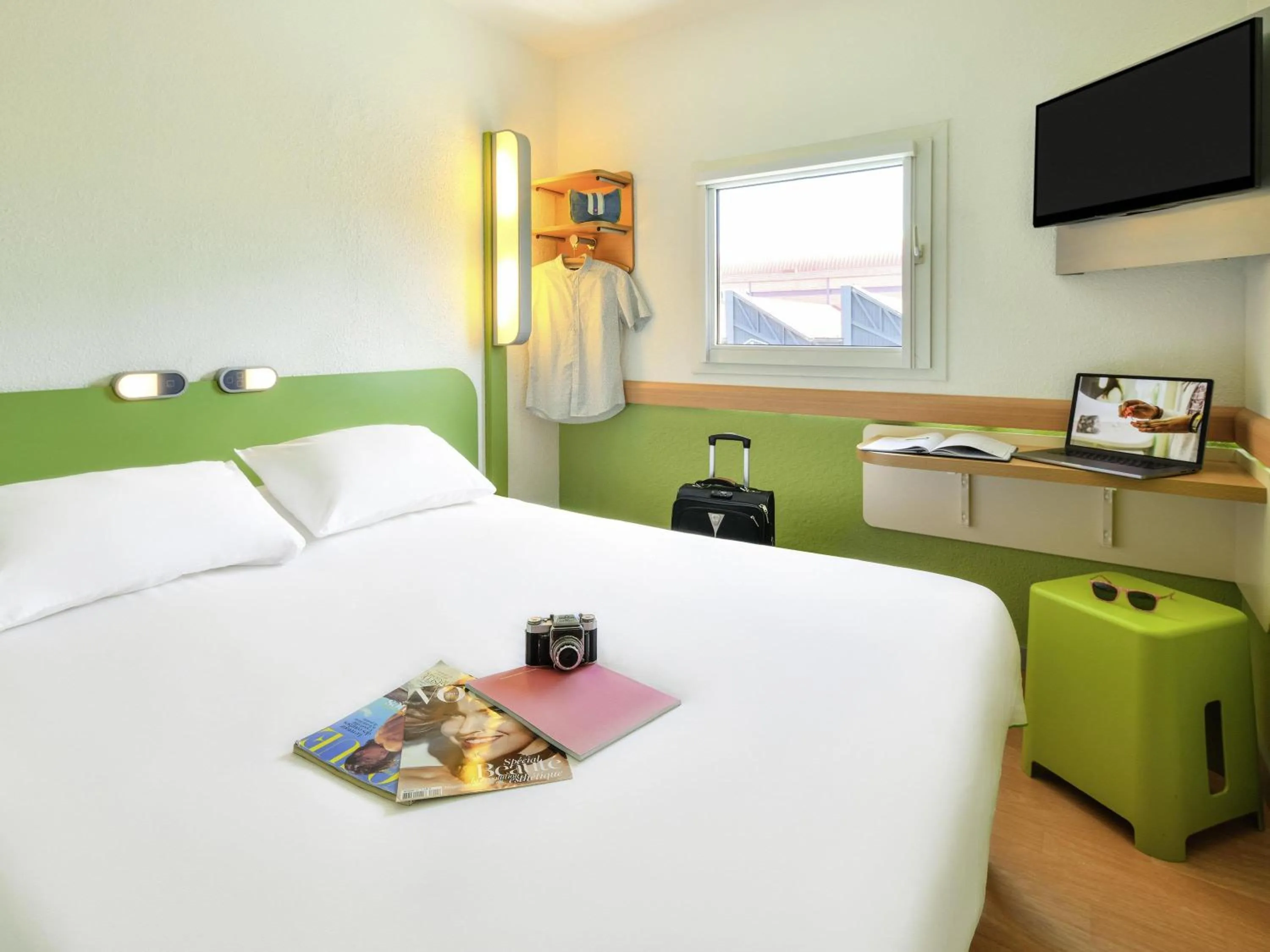 Bedroom, Bed in ibis budget Clermont Ferrand Sud