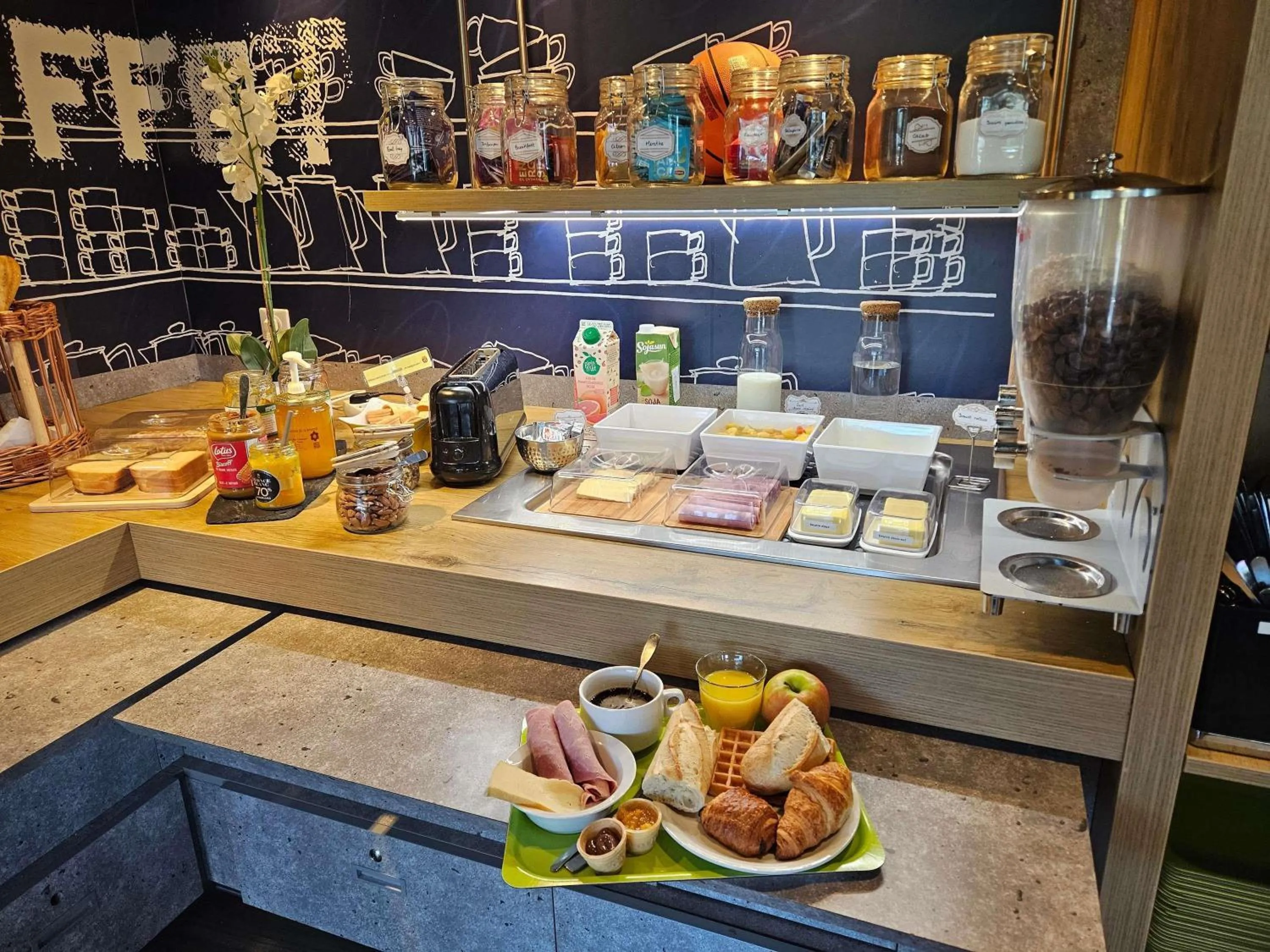 Breakfast in ibis budget Clermont Ferrand Sud