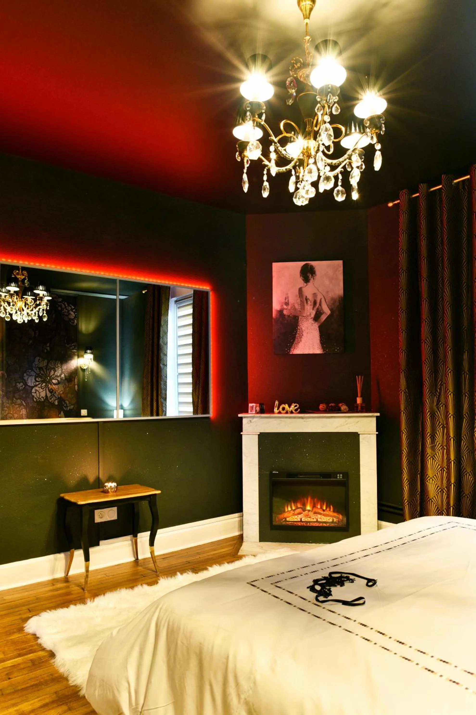 Bed in MoonLOVE, SPA/Sauna et Jacuzzi privés, charme et détente.