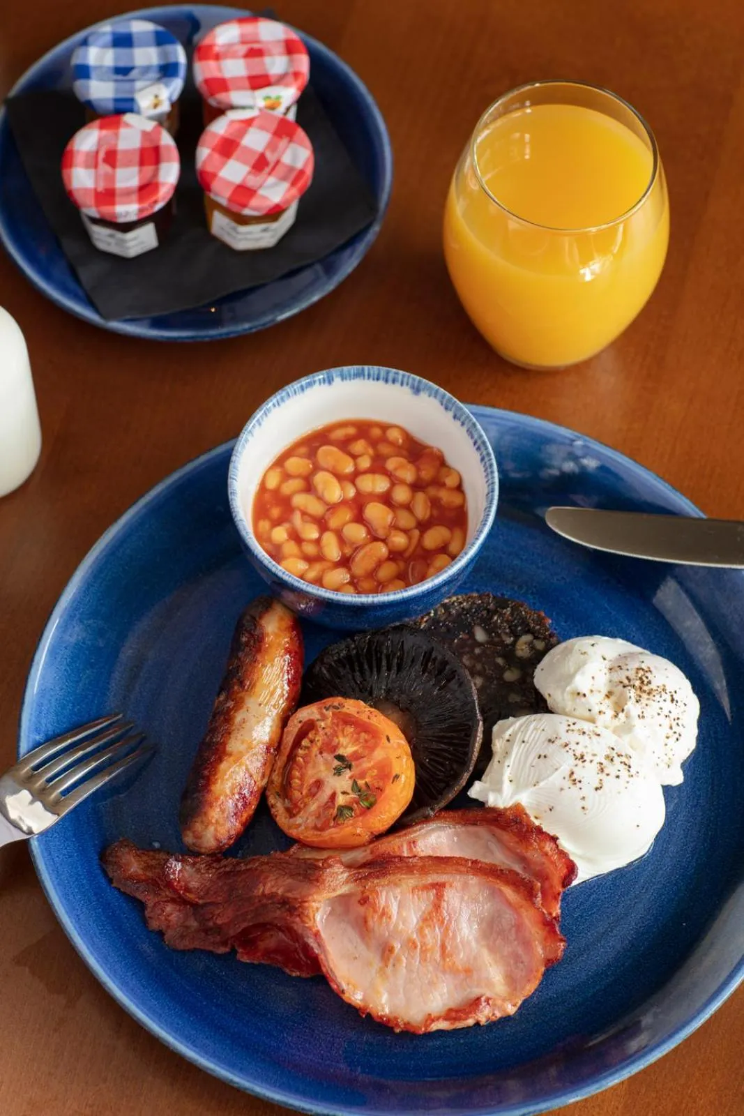 Breakfast in The Whittling House