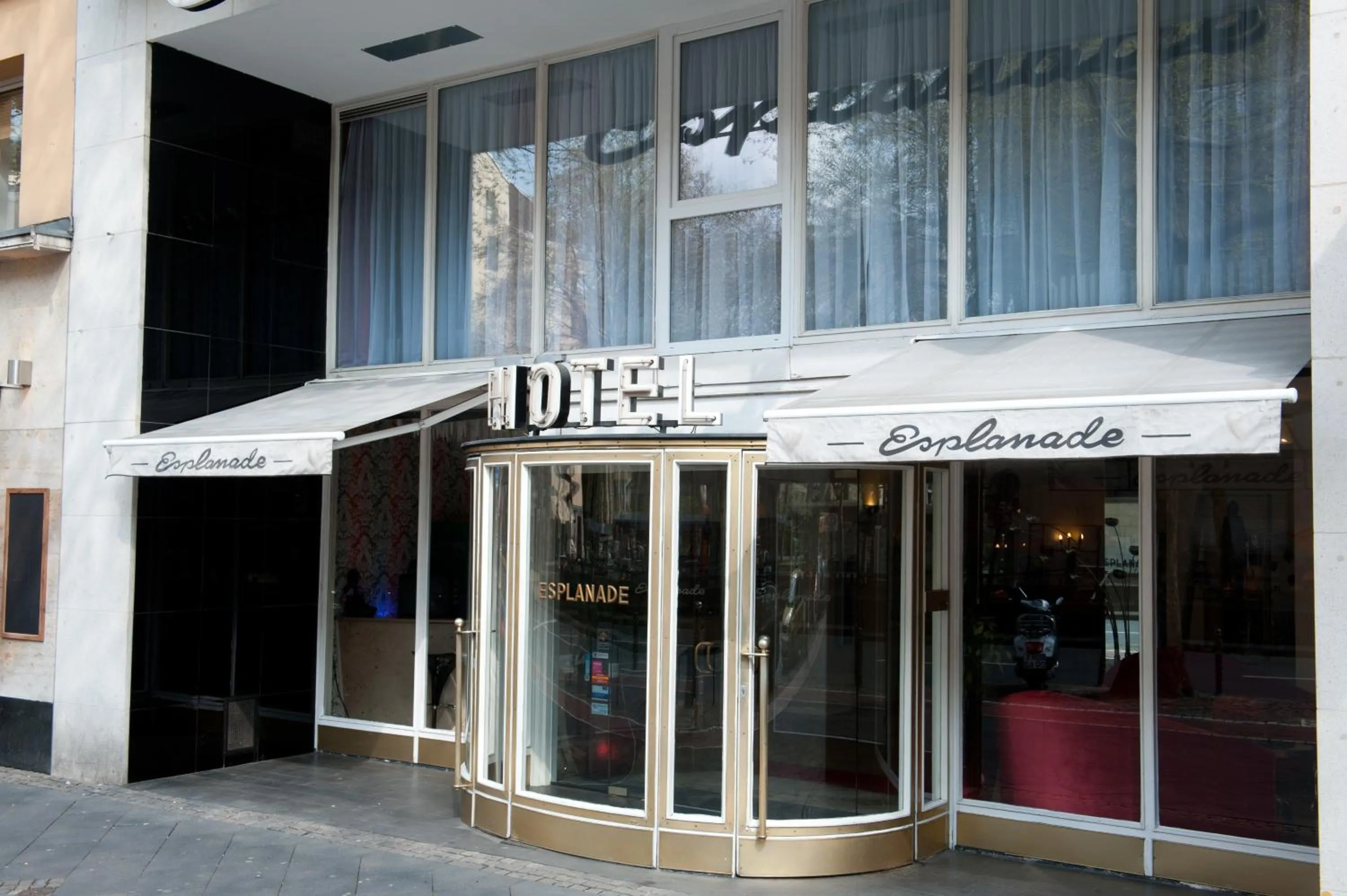 Facade/entrance in Hotel Esplanade