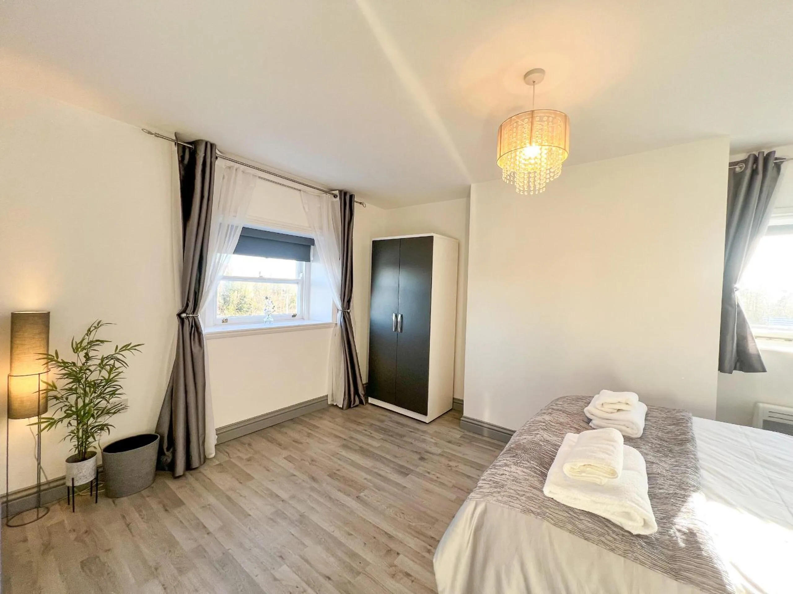 Bedroom, TV/Entertainment Center in The Quayside Apartment Hotel
