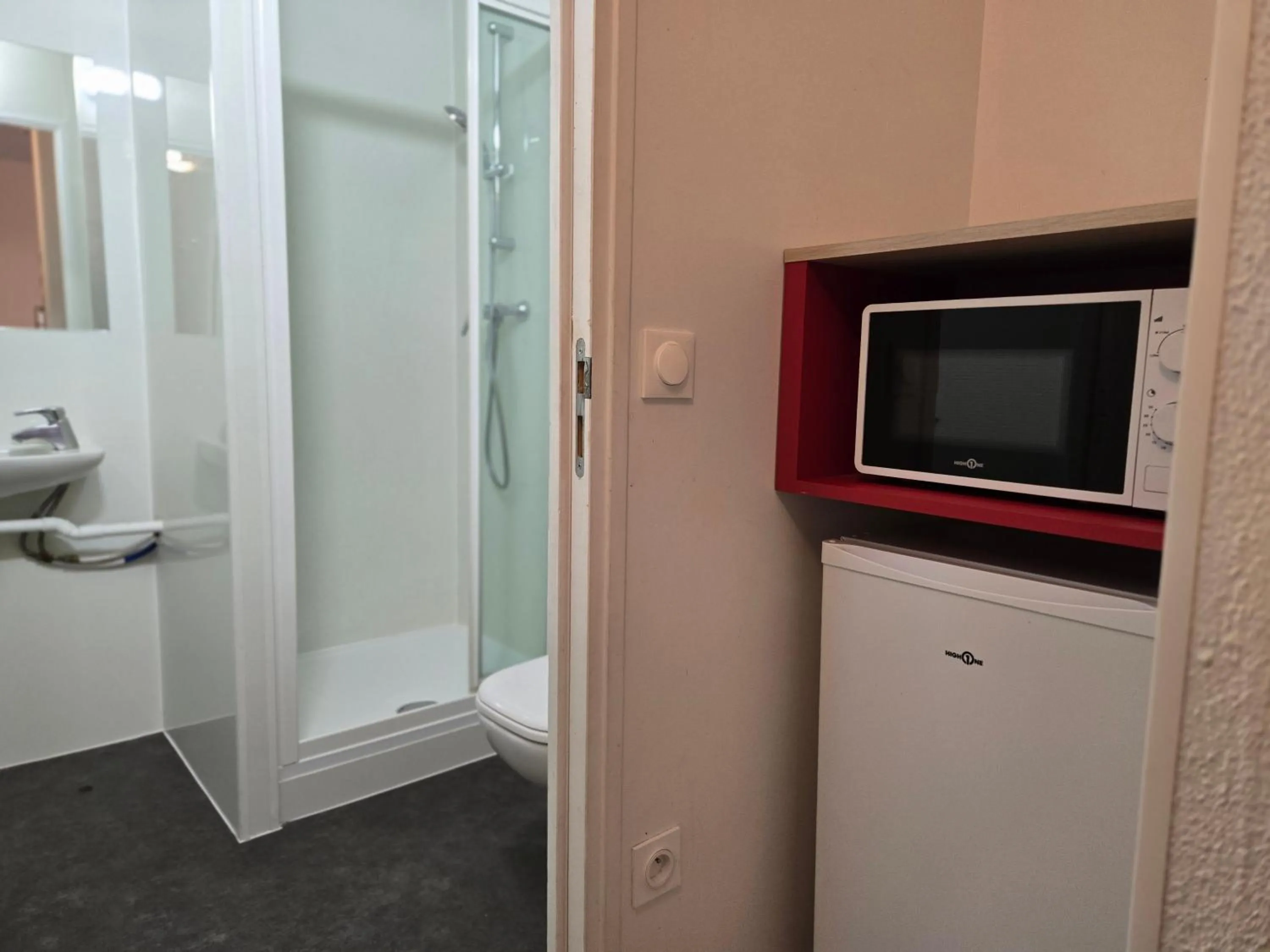 Shower in Premiere Classe Lyon Beynost