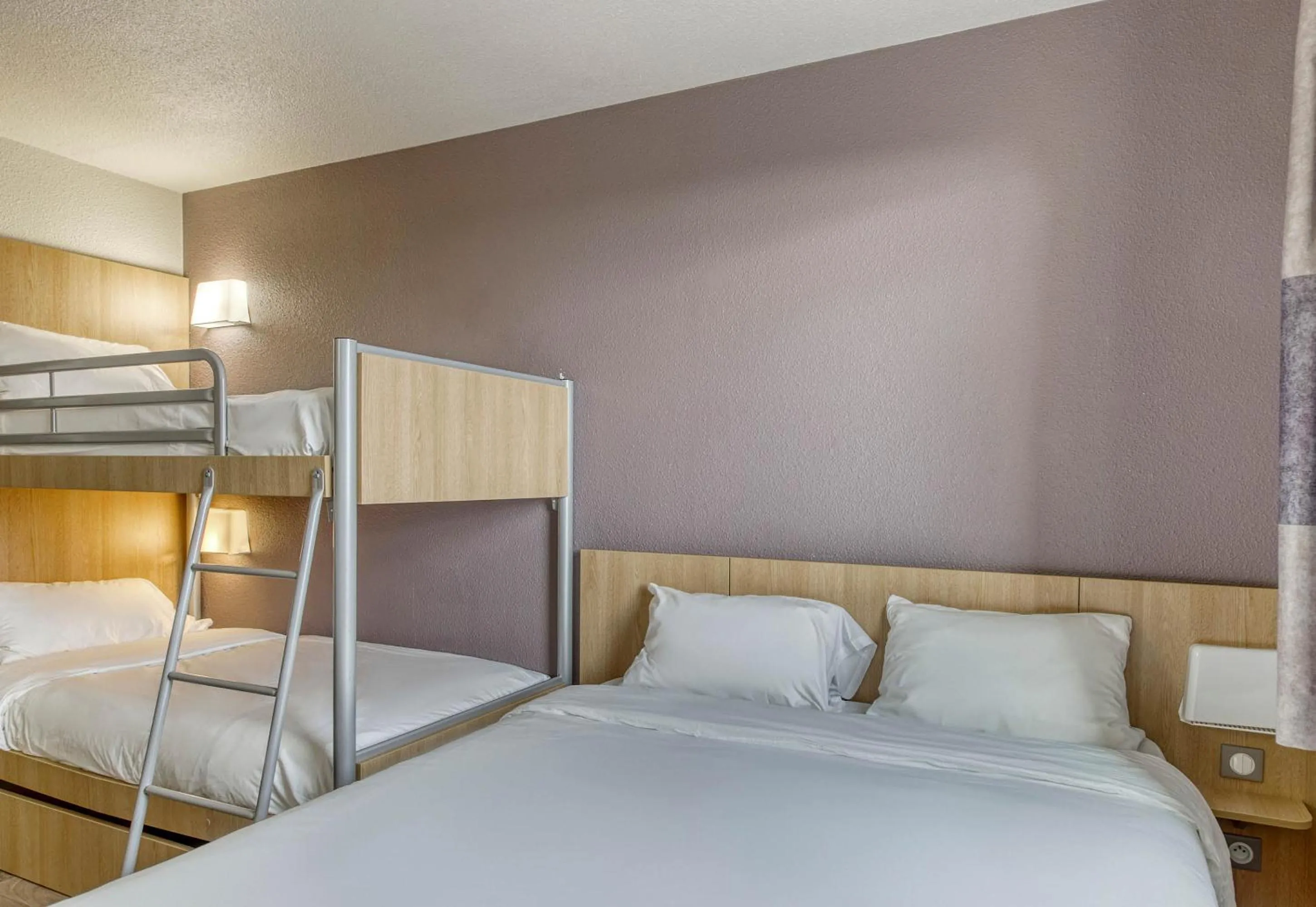 Bedroom, Bed in B&B HOTEL Clermont-Ferrand Gerzat