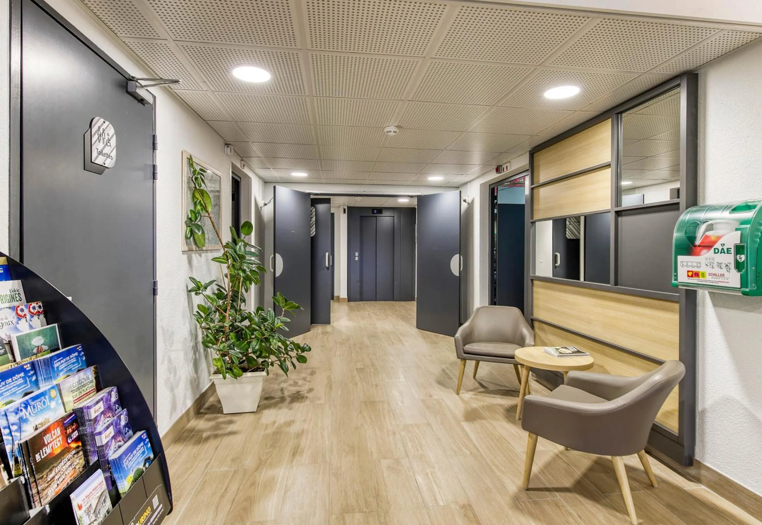 Lobby or reception in B&B HOTEL Clermont-Ferrand Gerzat