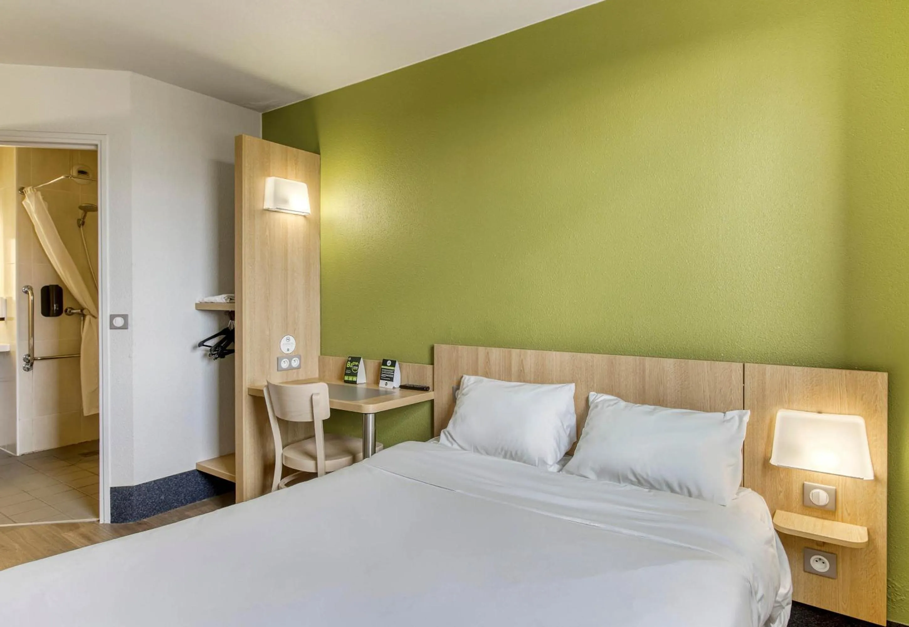 Bedroom, Bed in B&B HOTEL Clermont-Ferrand Gerzat