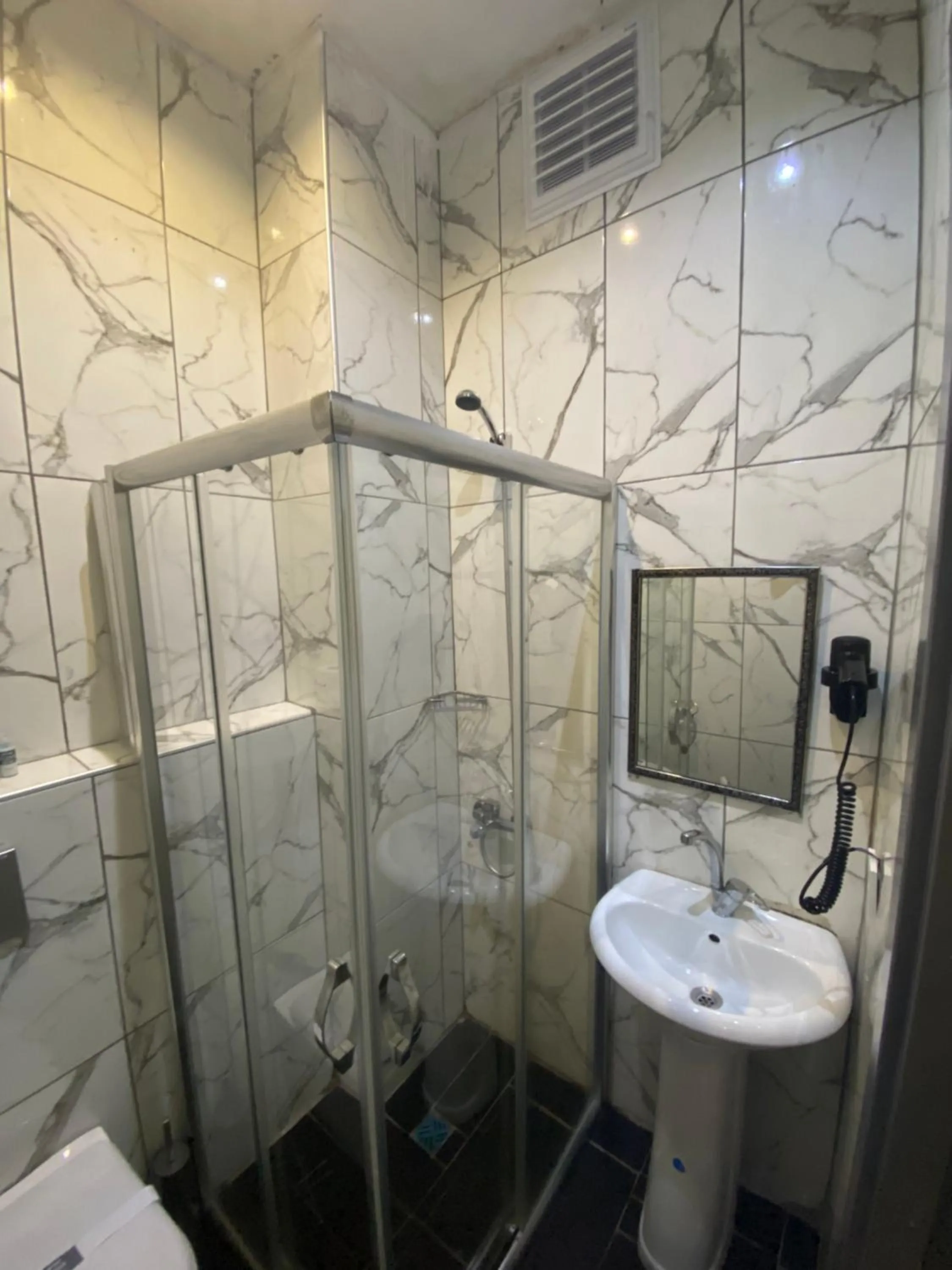 Bathroom in GANJ Hotel