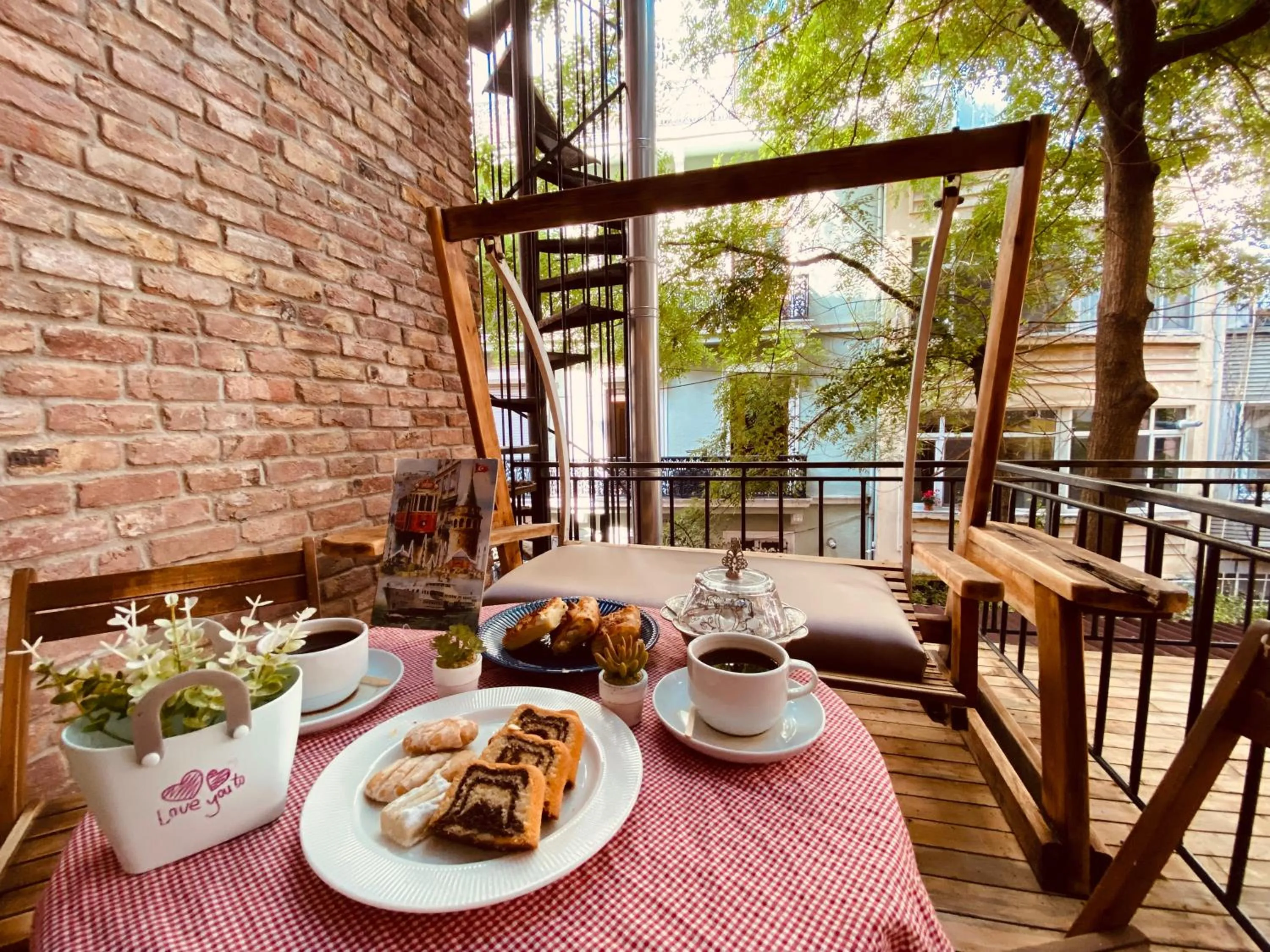 Balcony/Terrace, Restaurant/Places to Eat in GANJ Hotel